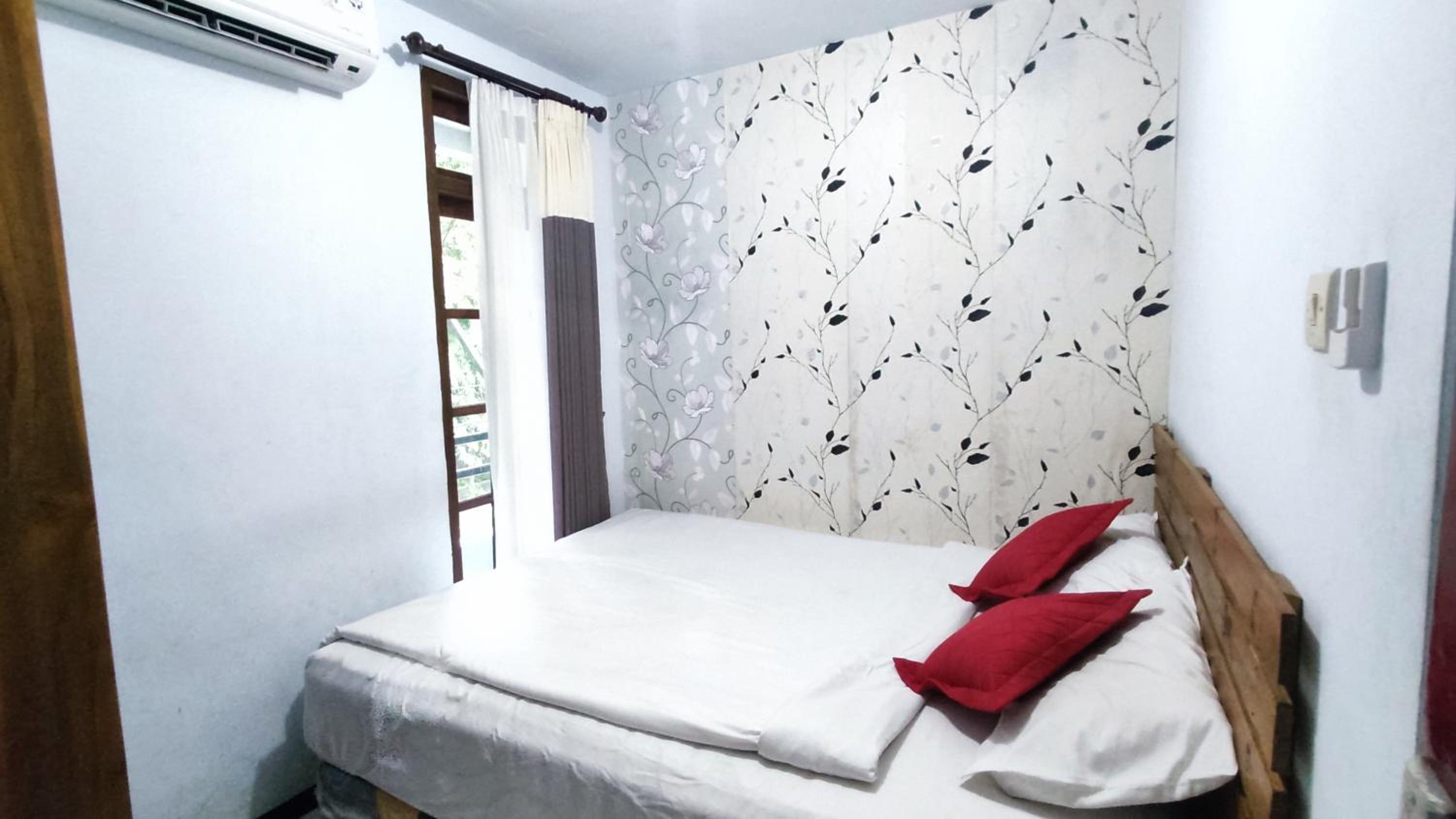 Deluxe Room (2 Adults + 1 Child) photo 3