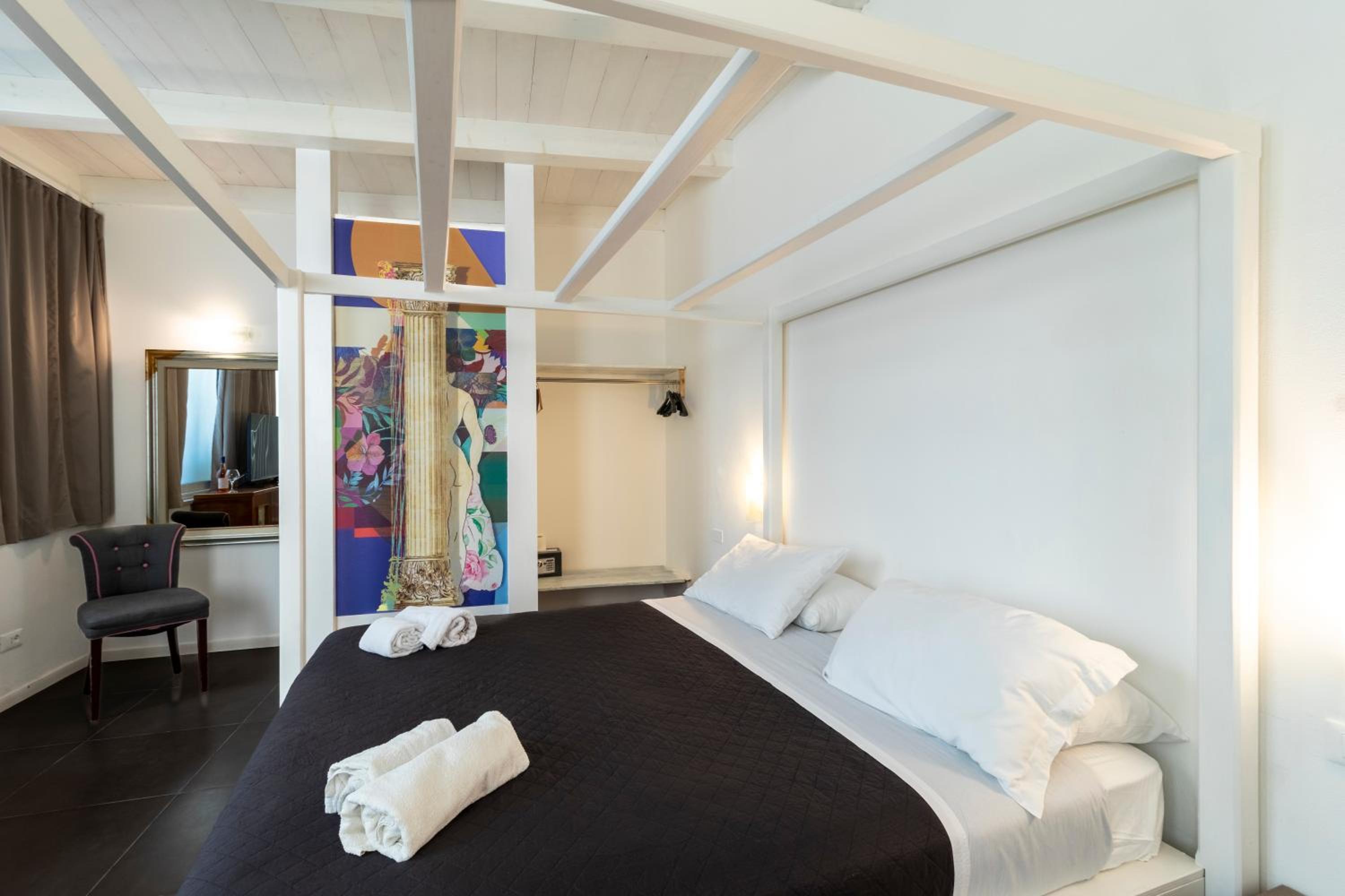 Deluxe Suite with Spa Bath