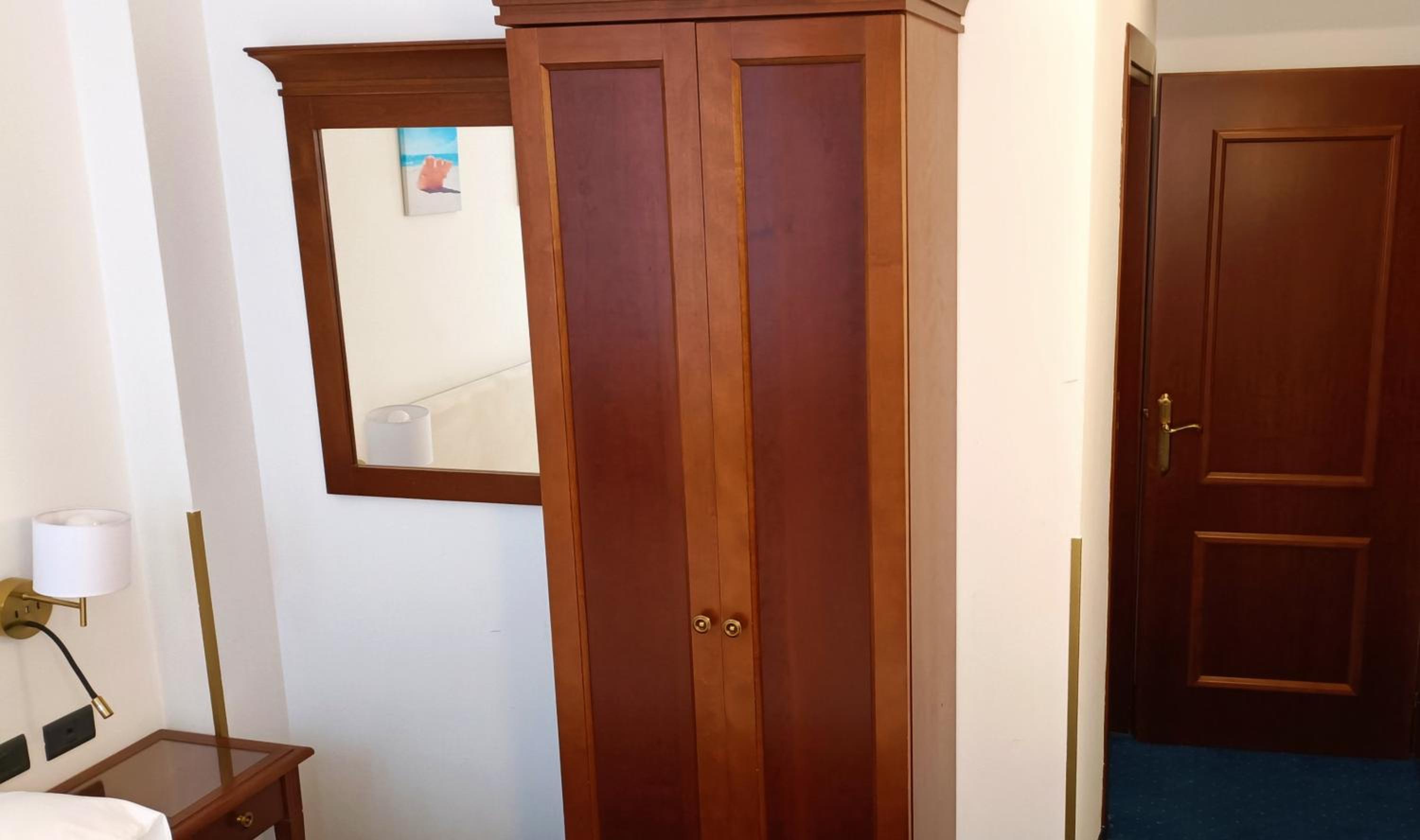 Single Room photo 3