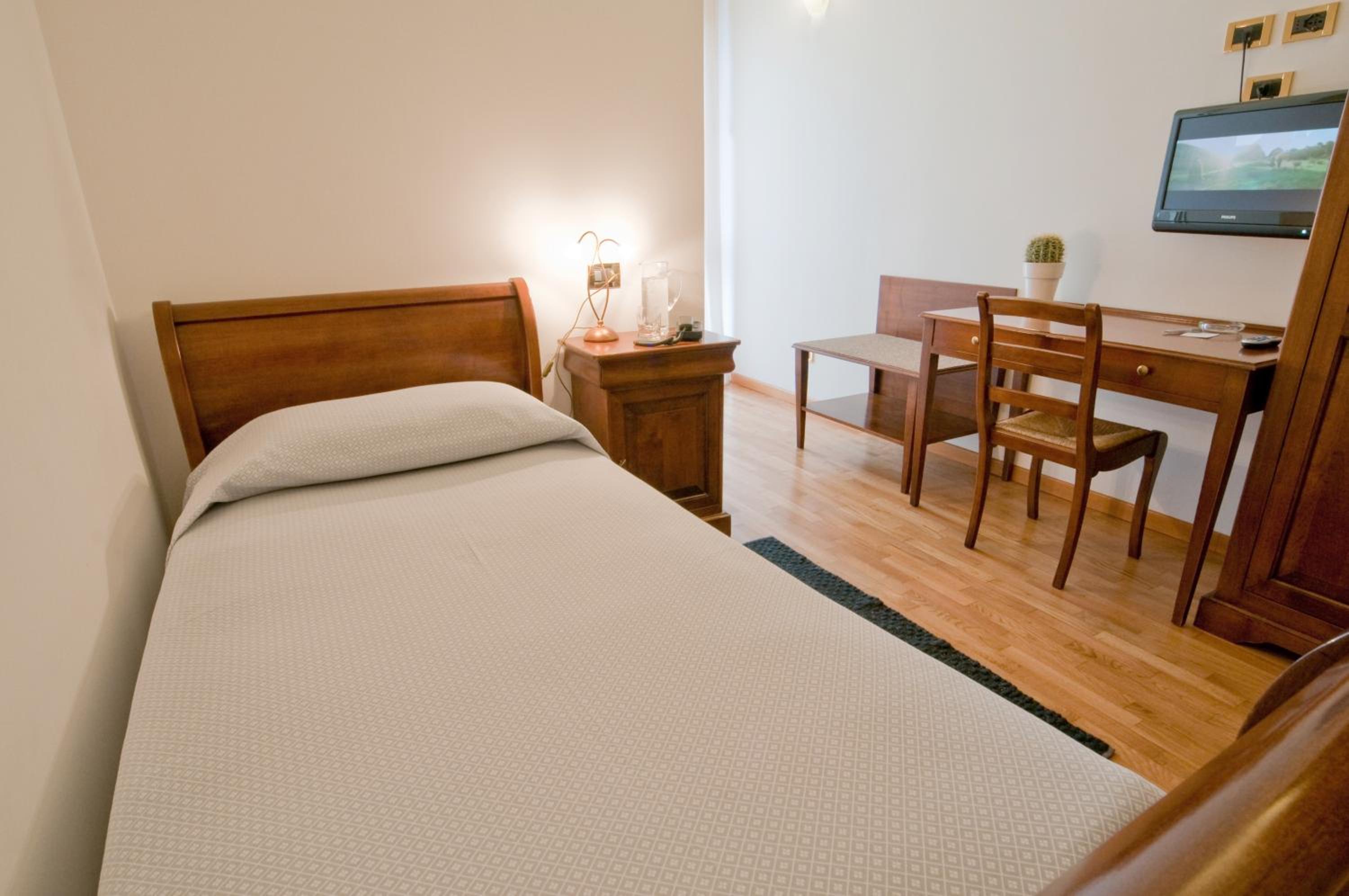 Single Room photo 3