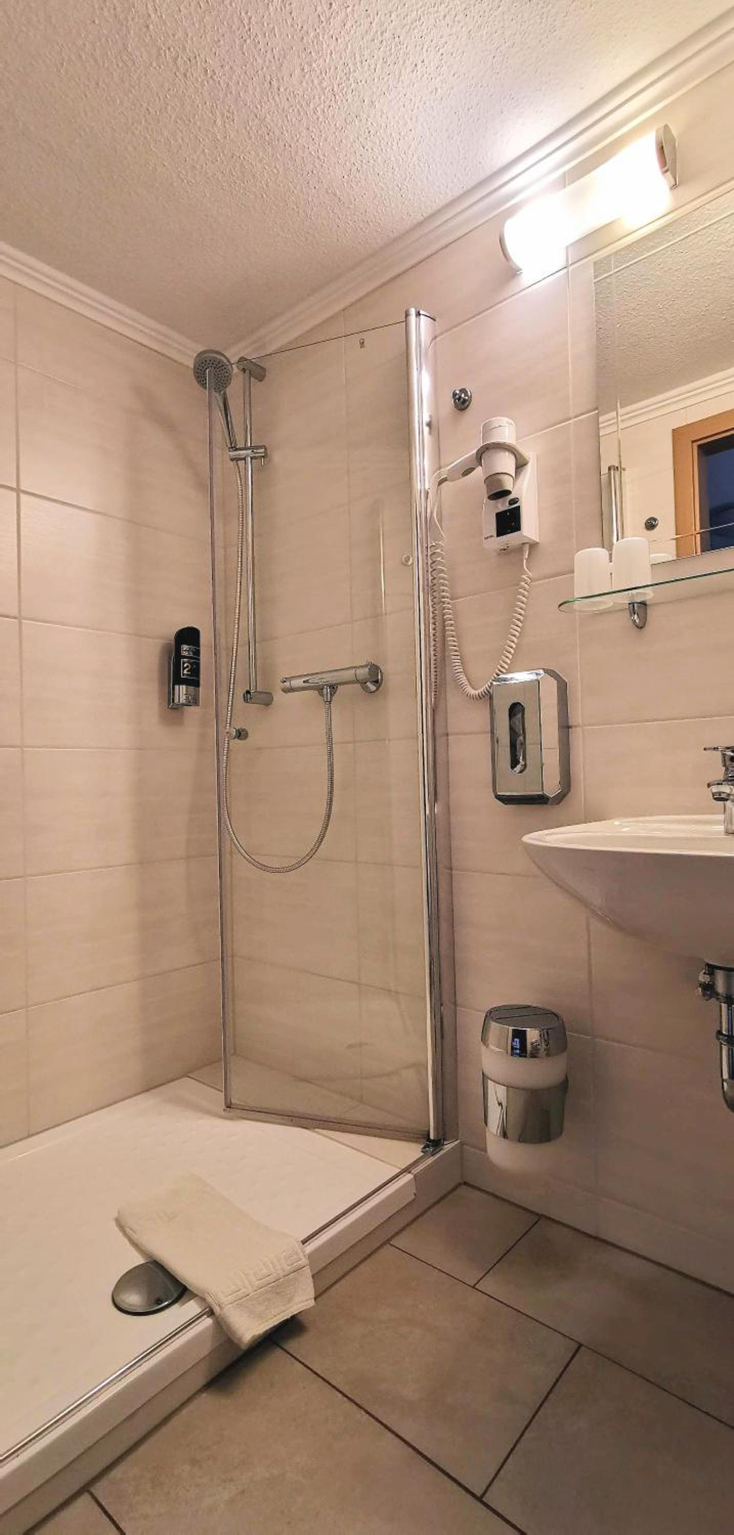 Double Room - Photo 14