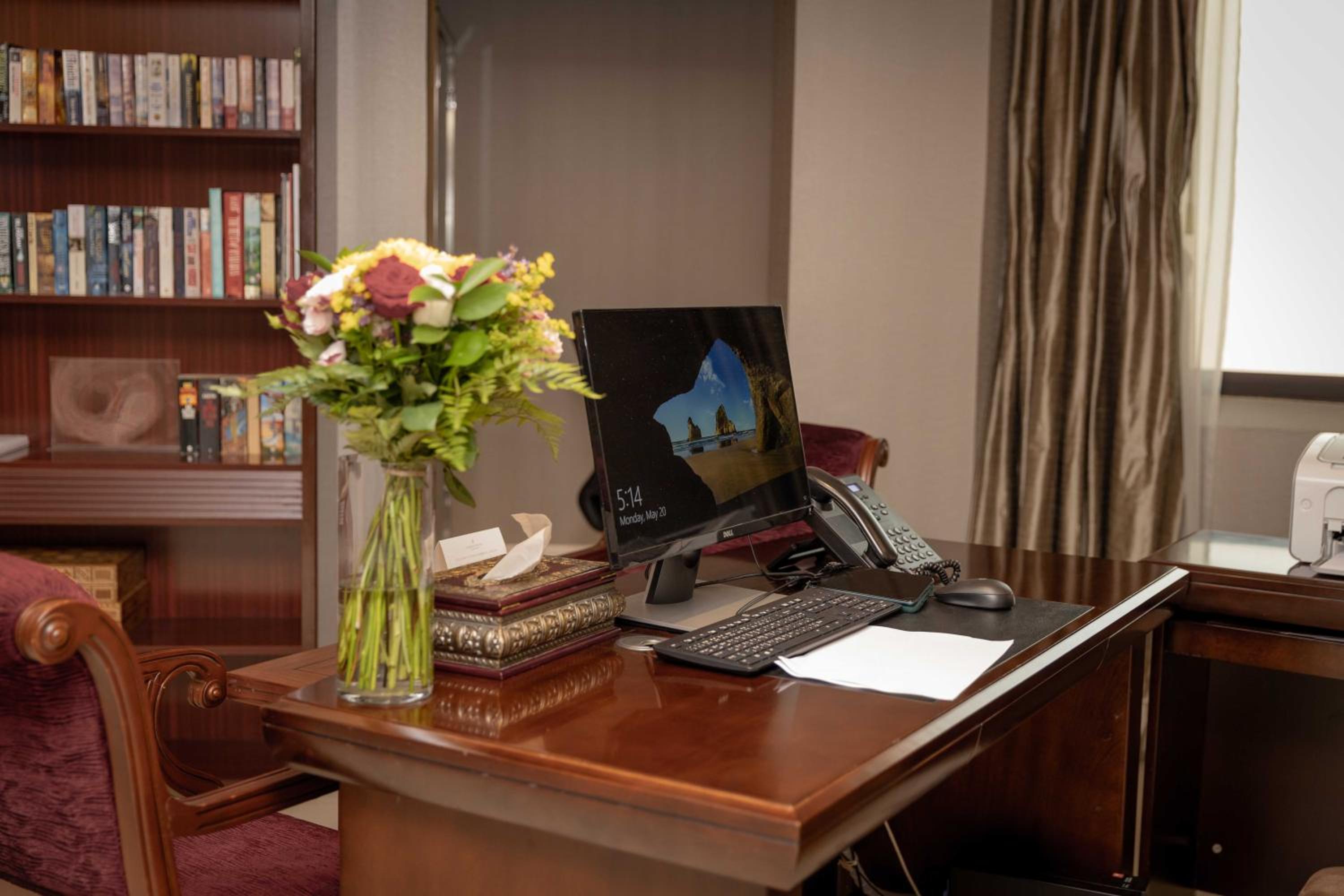 Classic King Room - Lounge Access - Photo 3