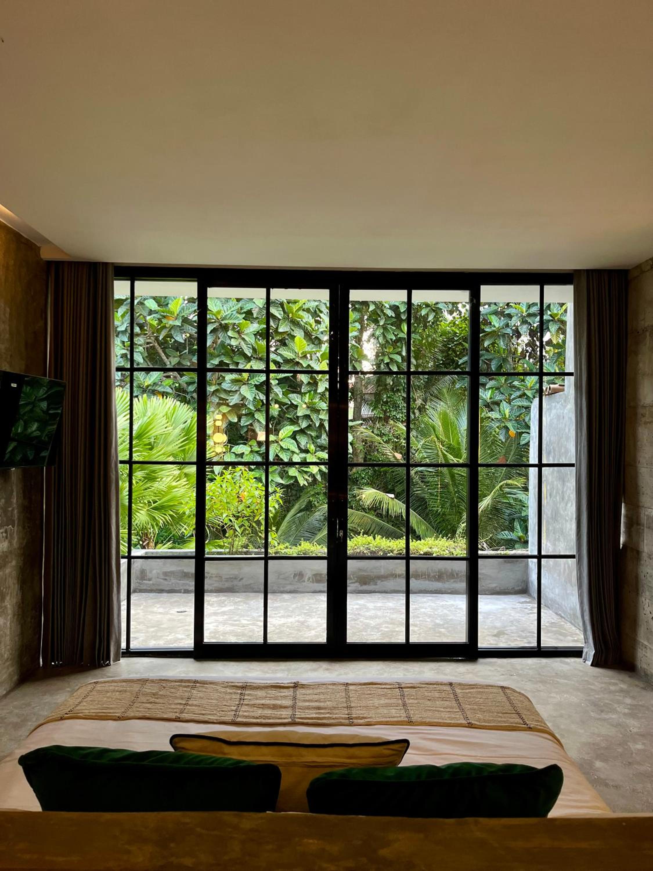 Deluxe Queen Room - Photo 8