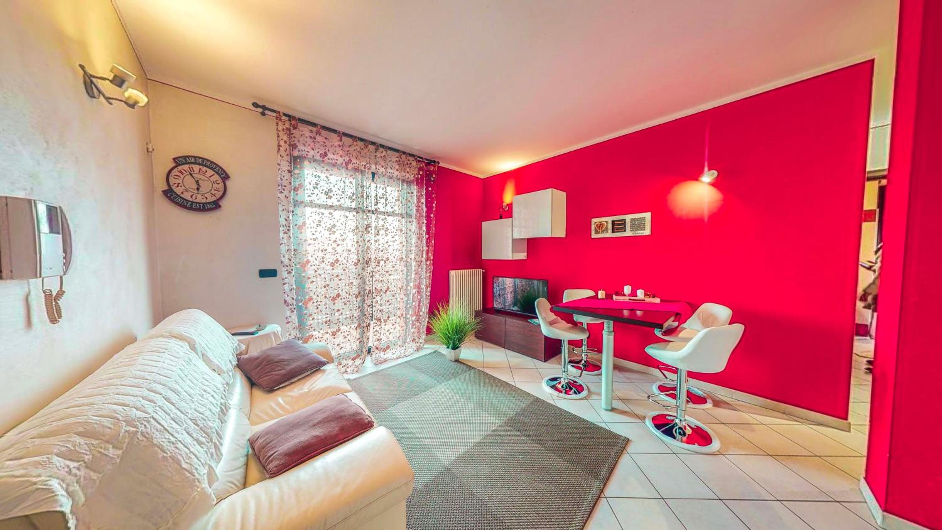 One-Bedroom Apartment photo 1