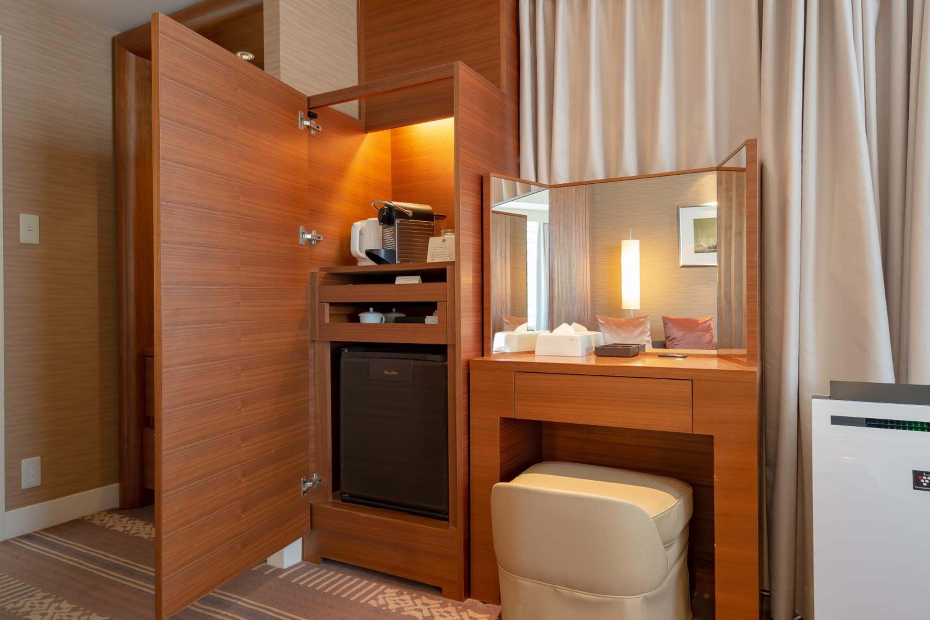 Corner Deluxe Double Room- Non-Smoking  - Photo 3