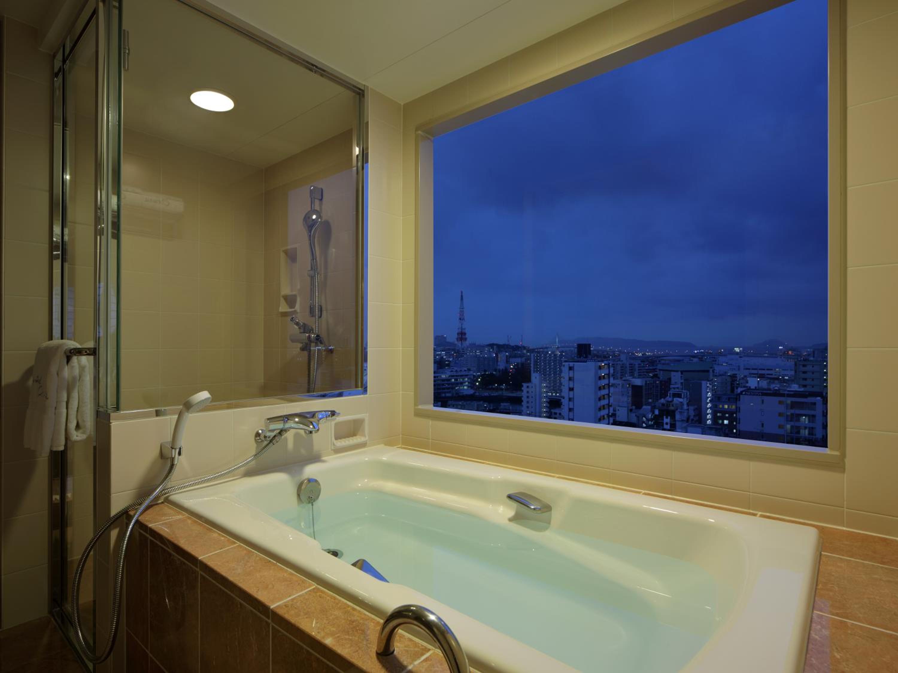 Corner Deluxe Double Room- Non-Smoking  - Photo 2