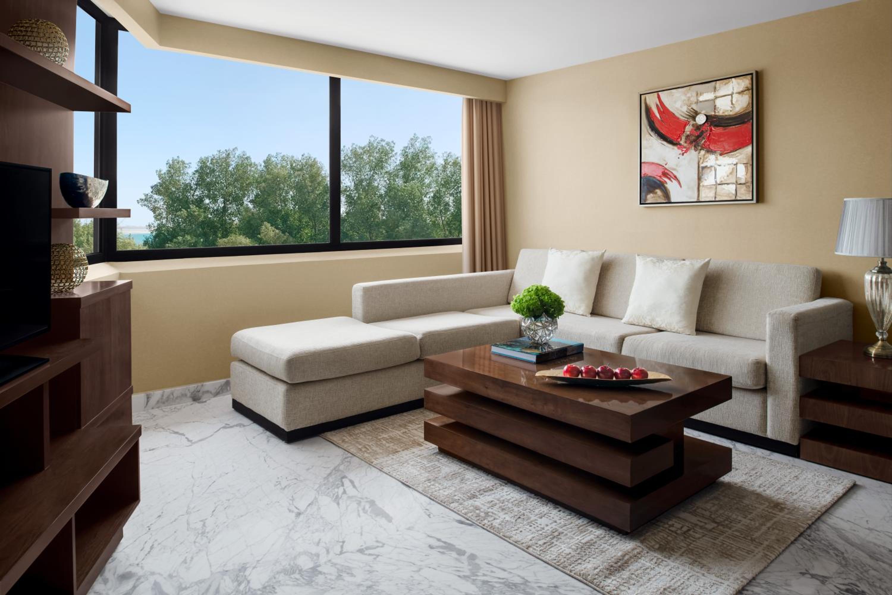 One-Bedroom Suite - Photo 2
