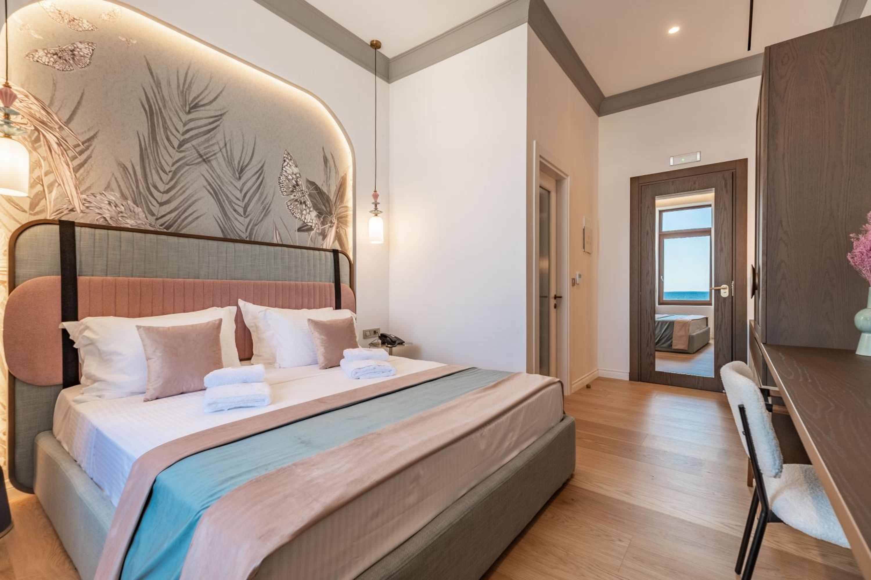 Deluxe Suite with Sea View