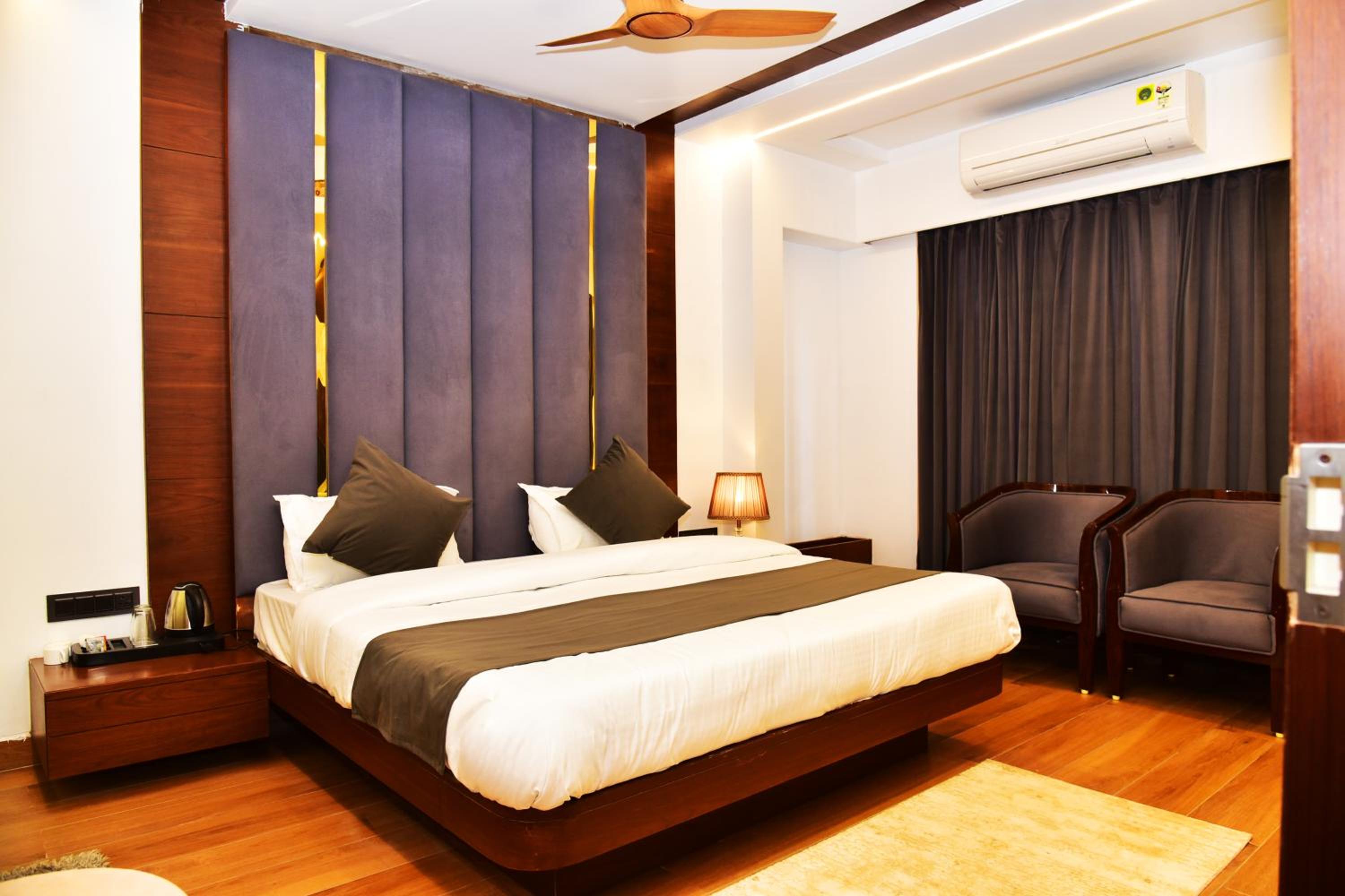 Deluxe King Room