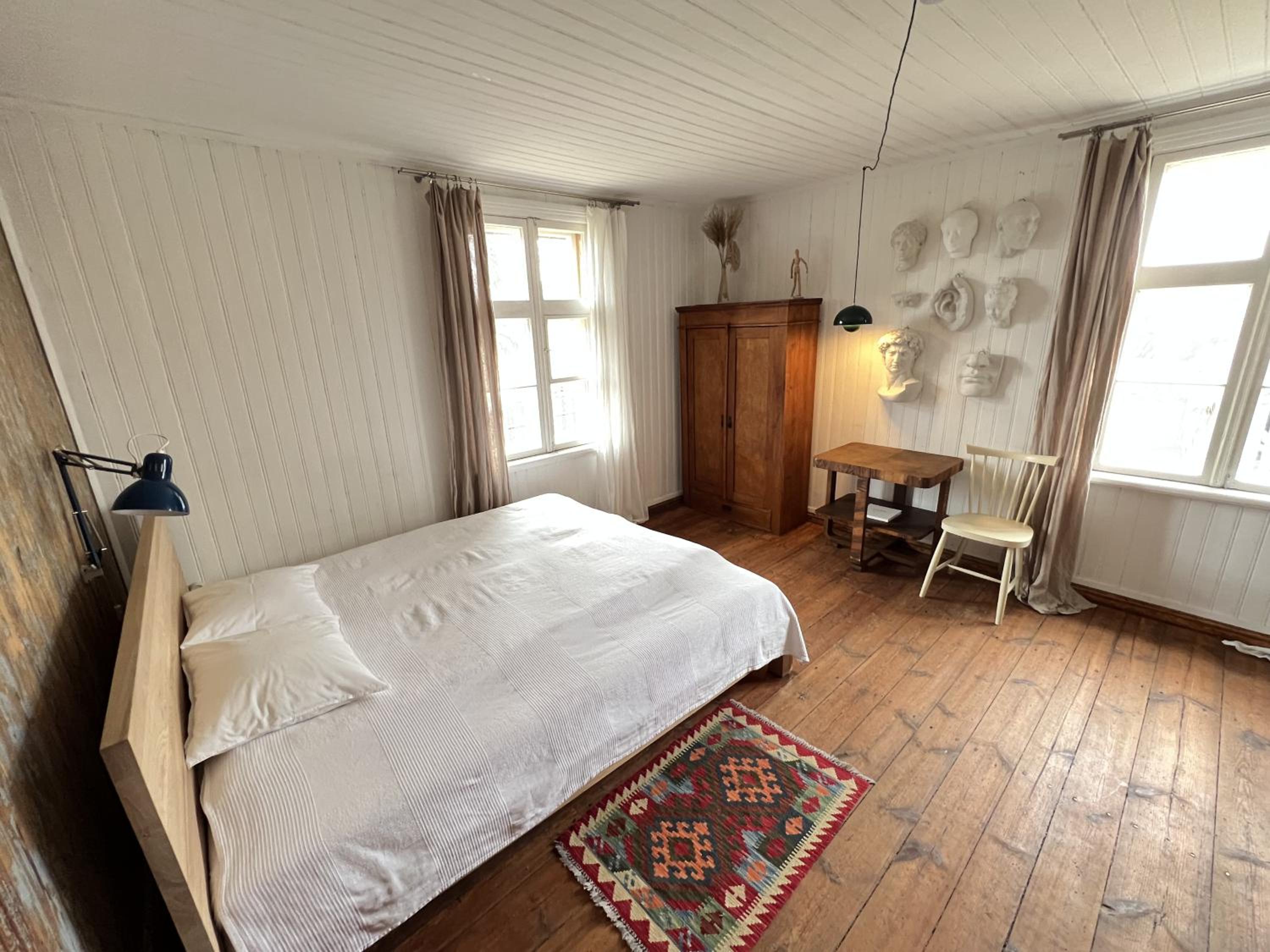 Studio Apartment - Photo 1