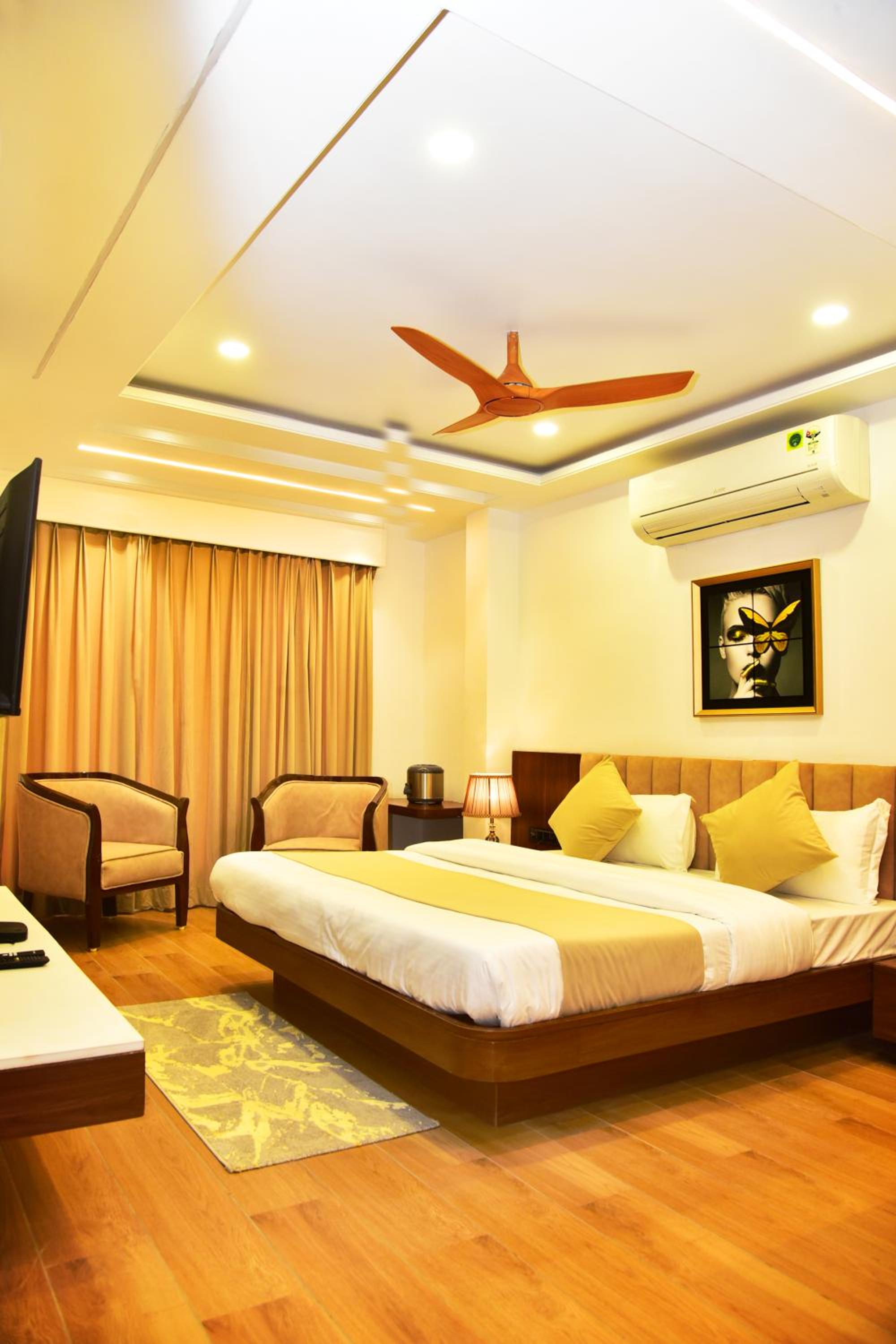 Deluxe Queen Room