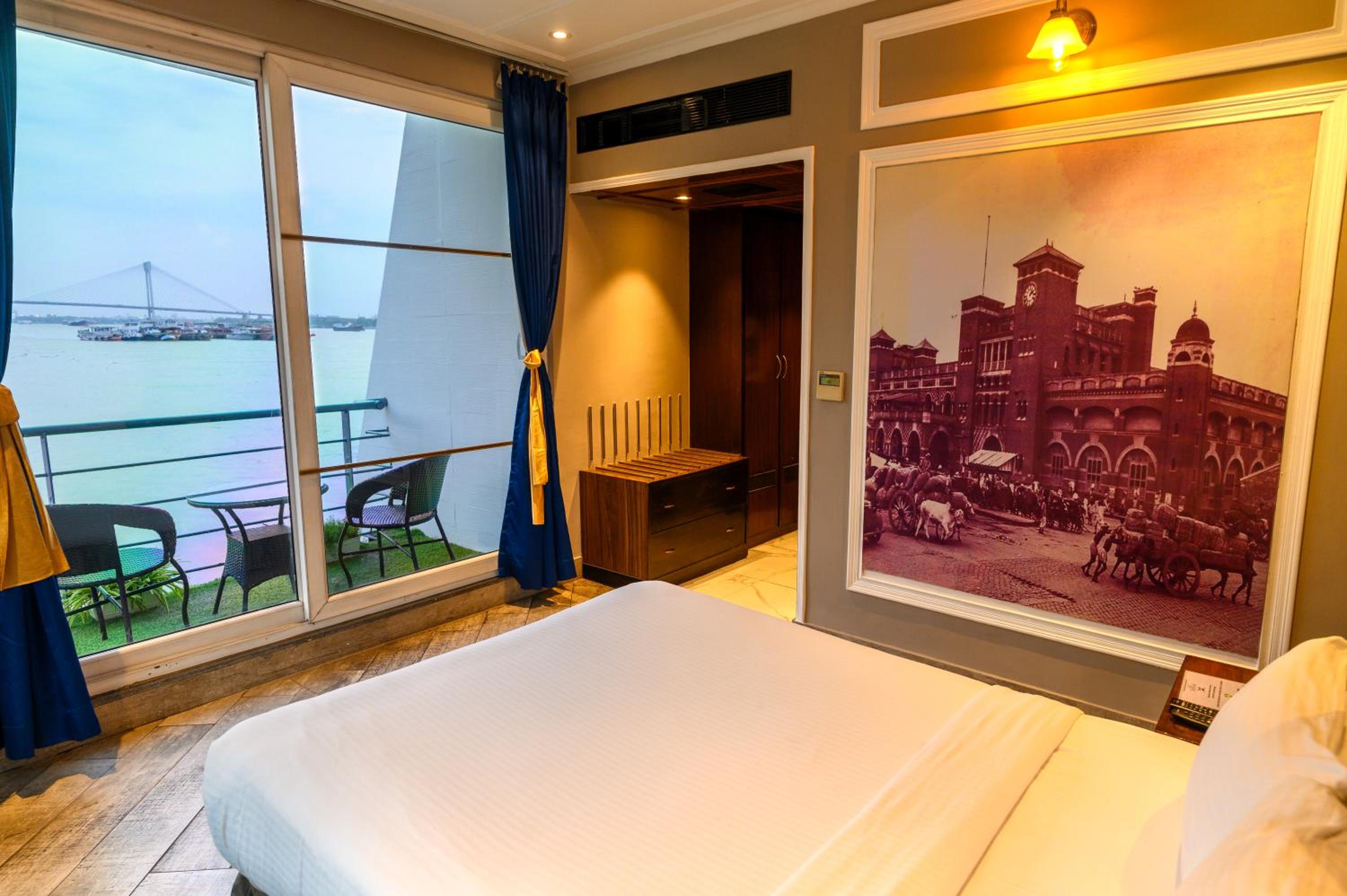 Junior Suite with Balcony