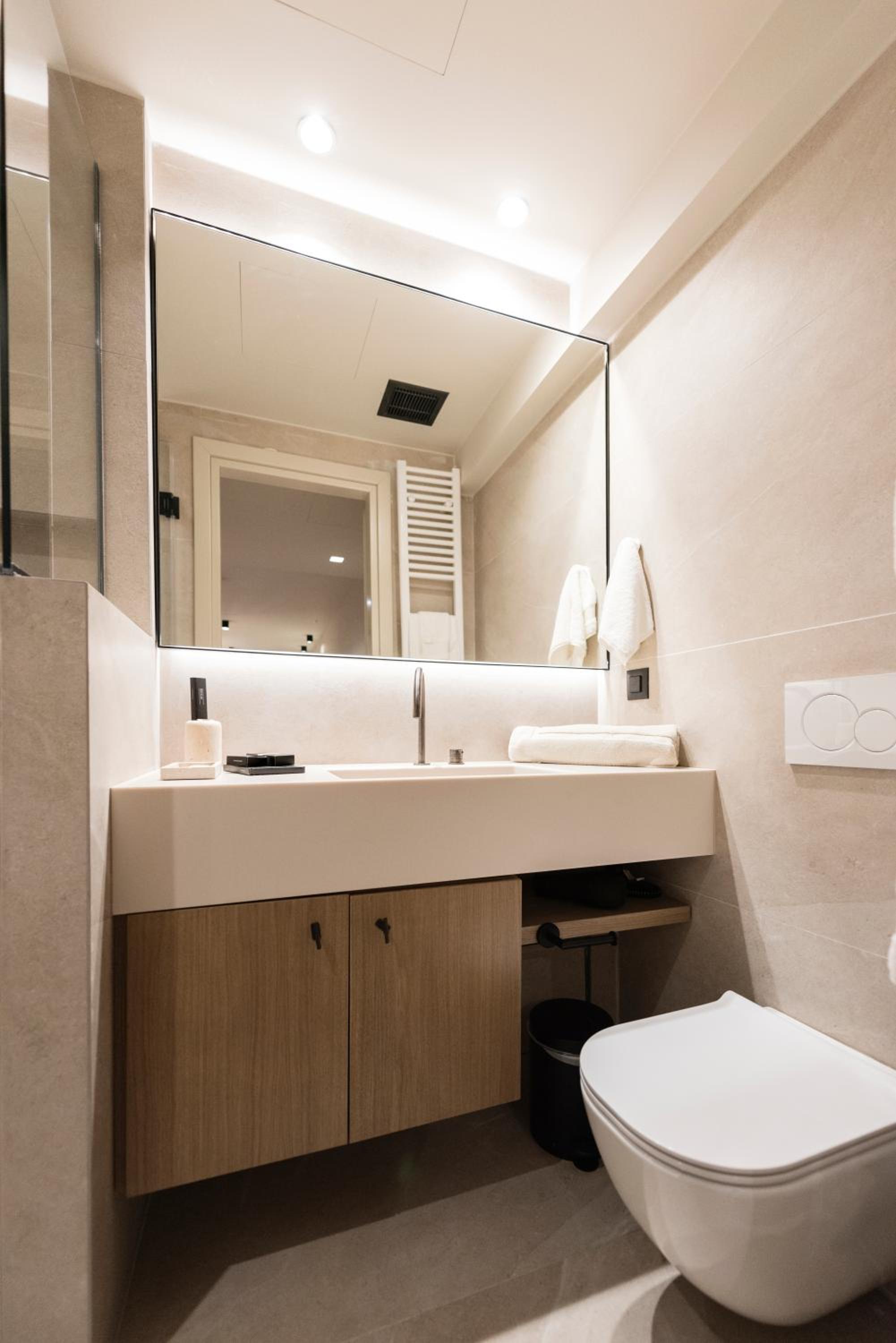 Superior Suite with Pool View photo 3