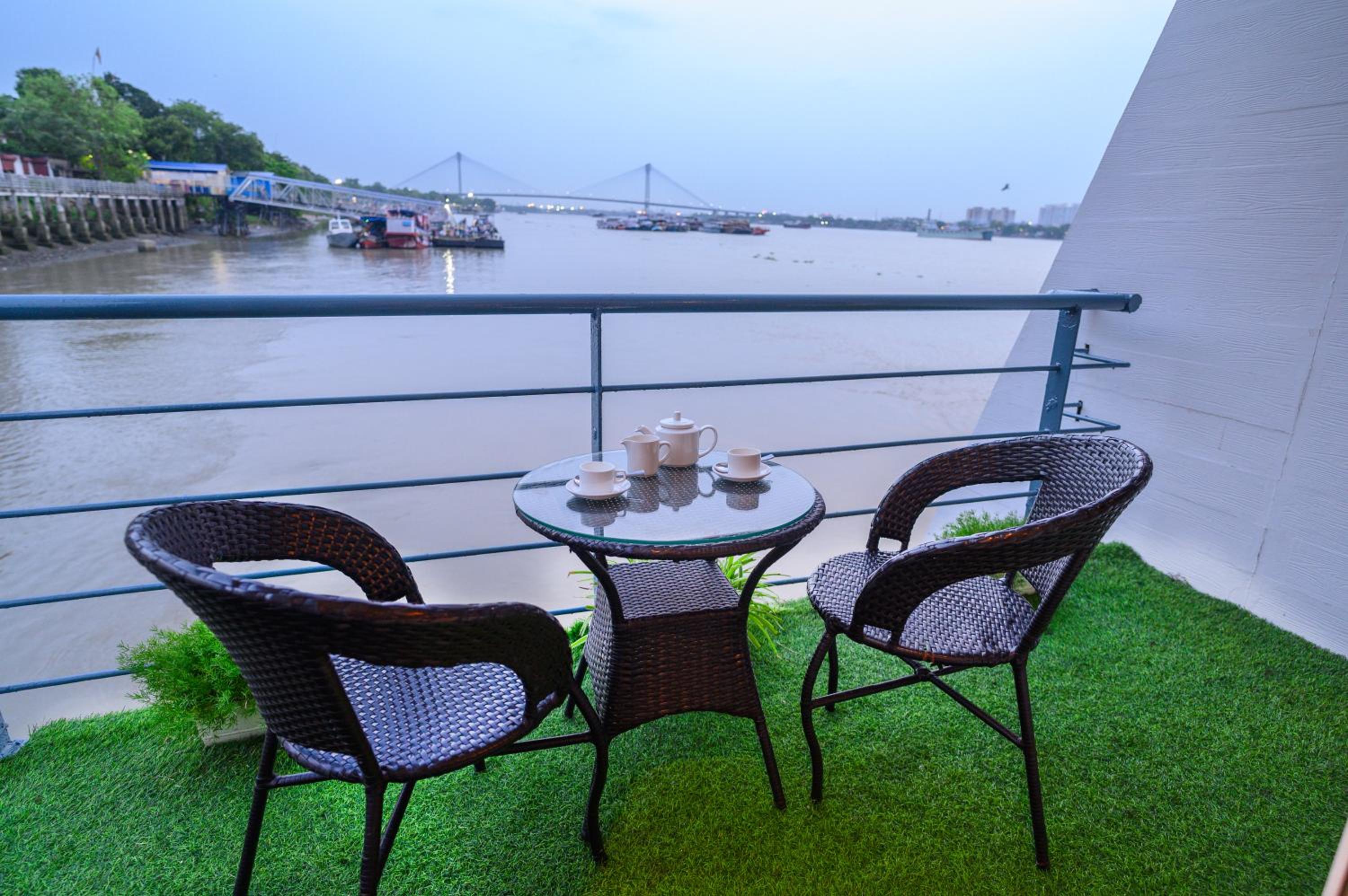 Heritage Cabin with Balcony : 20% Off on Laundry service for upto 2 clothing item | 10% off on F&S.B with a-la-carte selection | Complimentary Welcome Drink on arrival photo 3