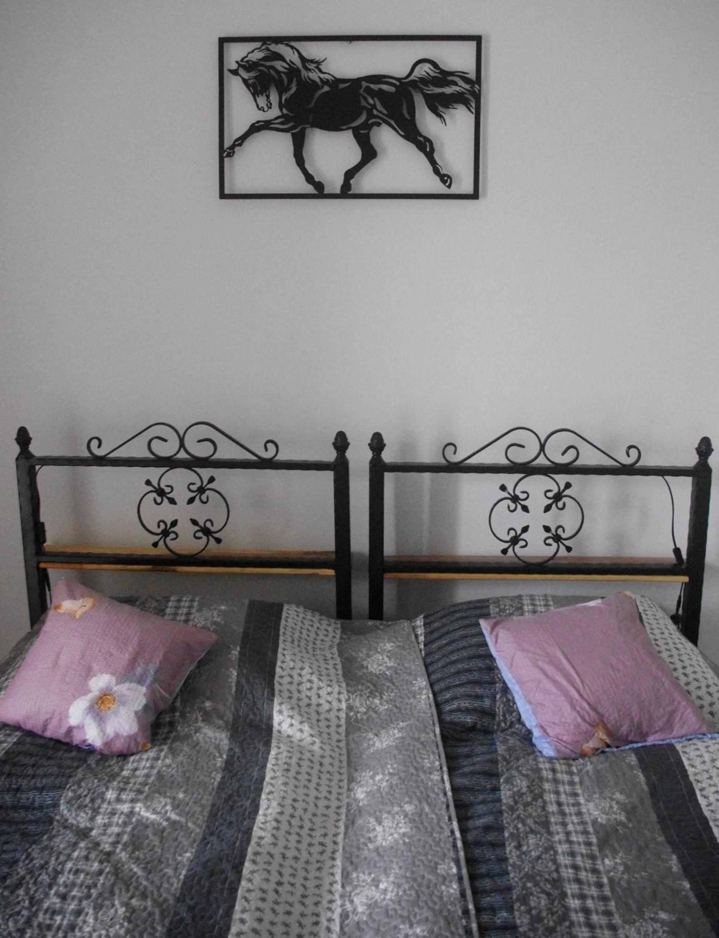 Small Twin Room - Photo 4