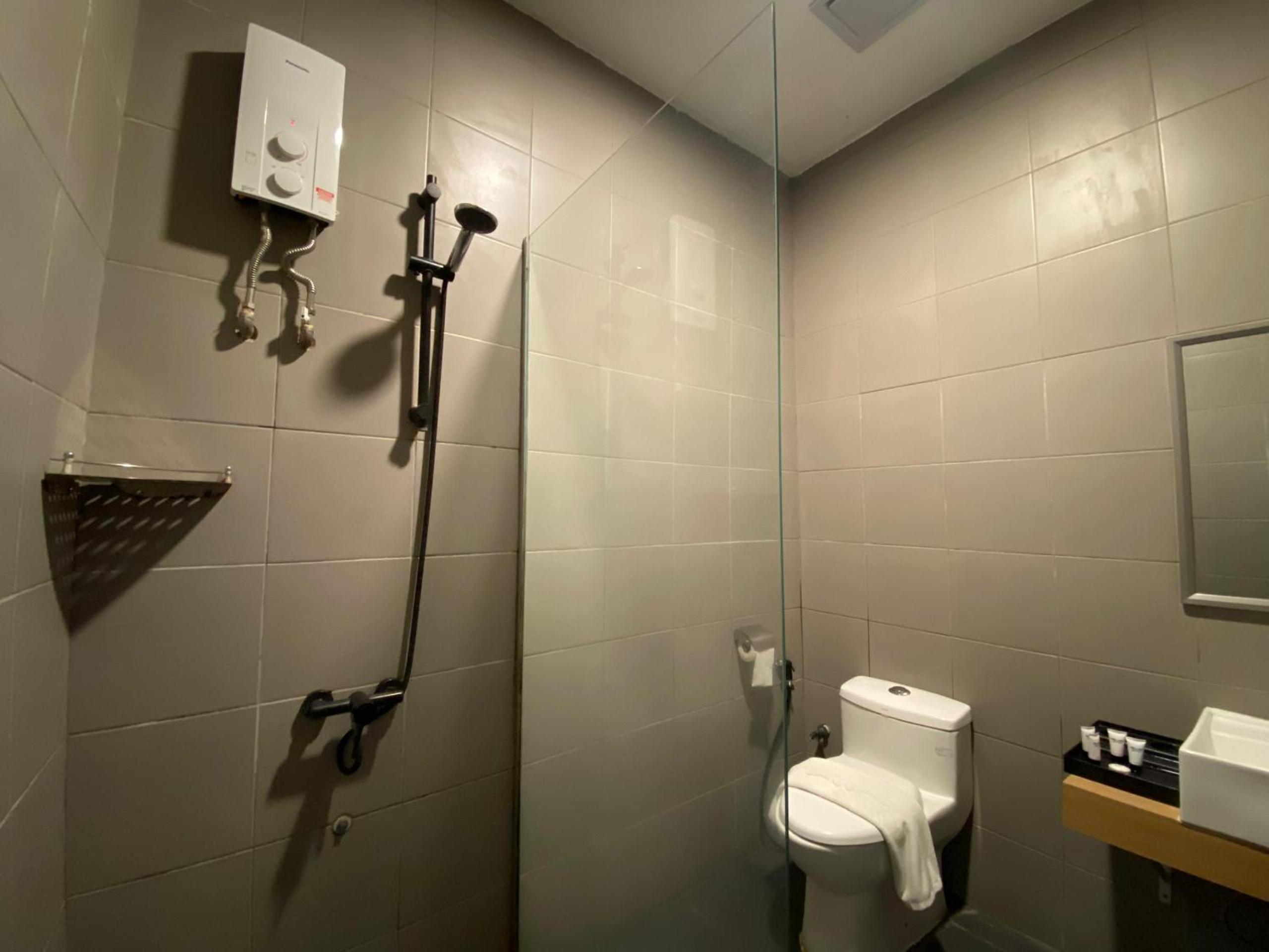 Standard Twin Room - Photo 2