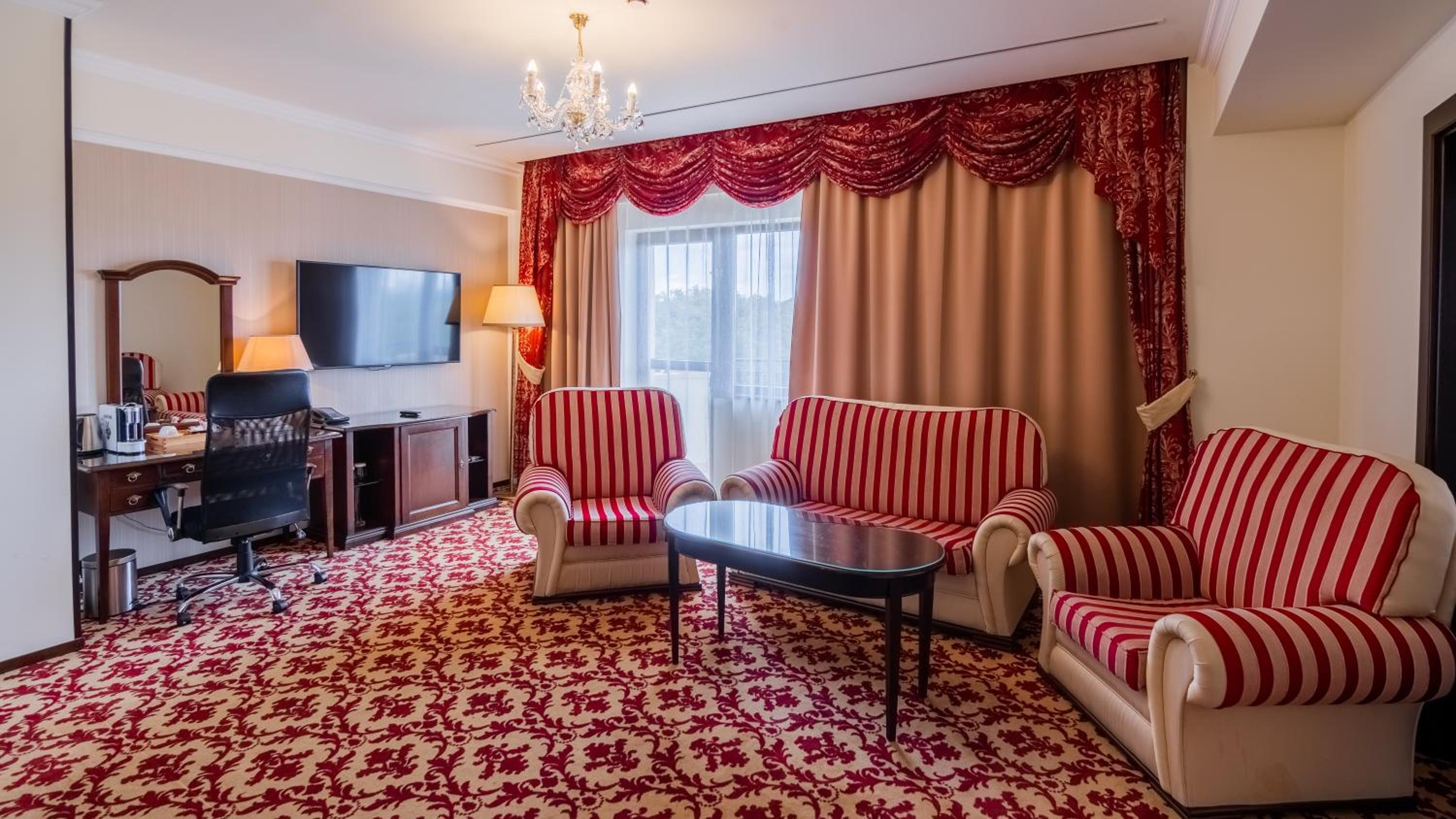 Executive King Suite - Photo 5