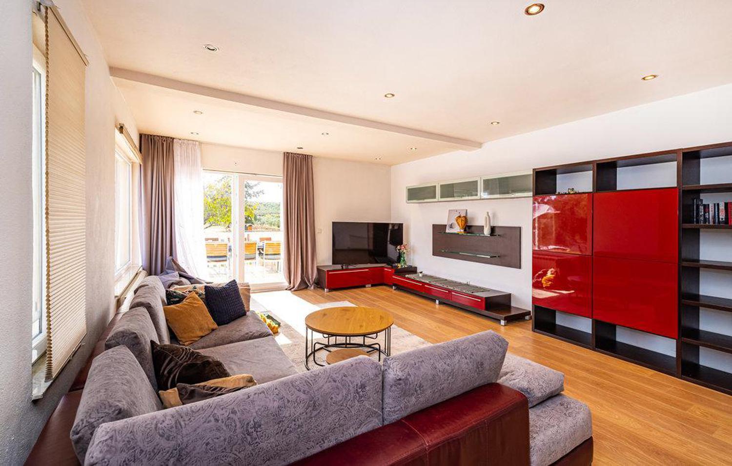 Villa photo 1
