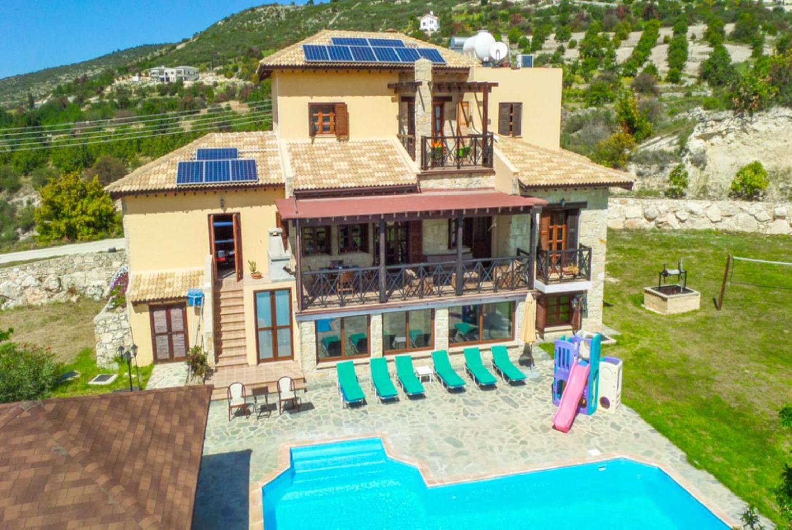 Villa photo 3