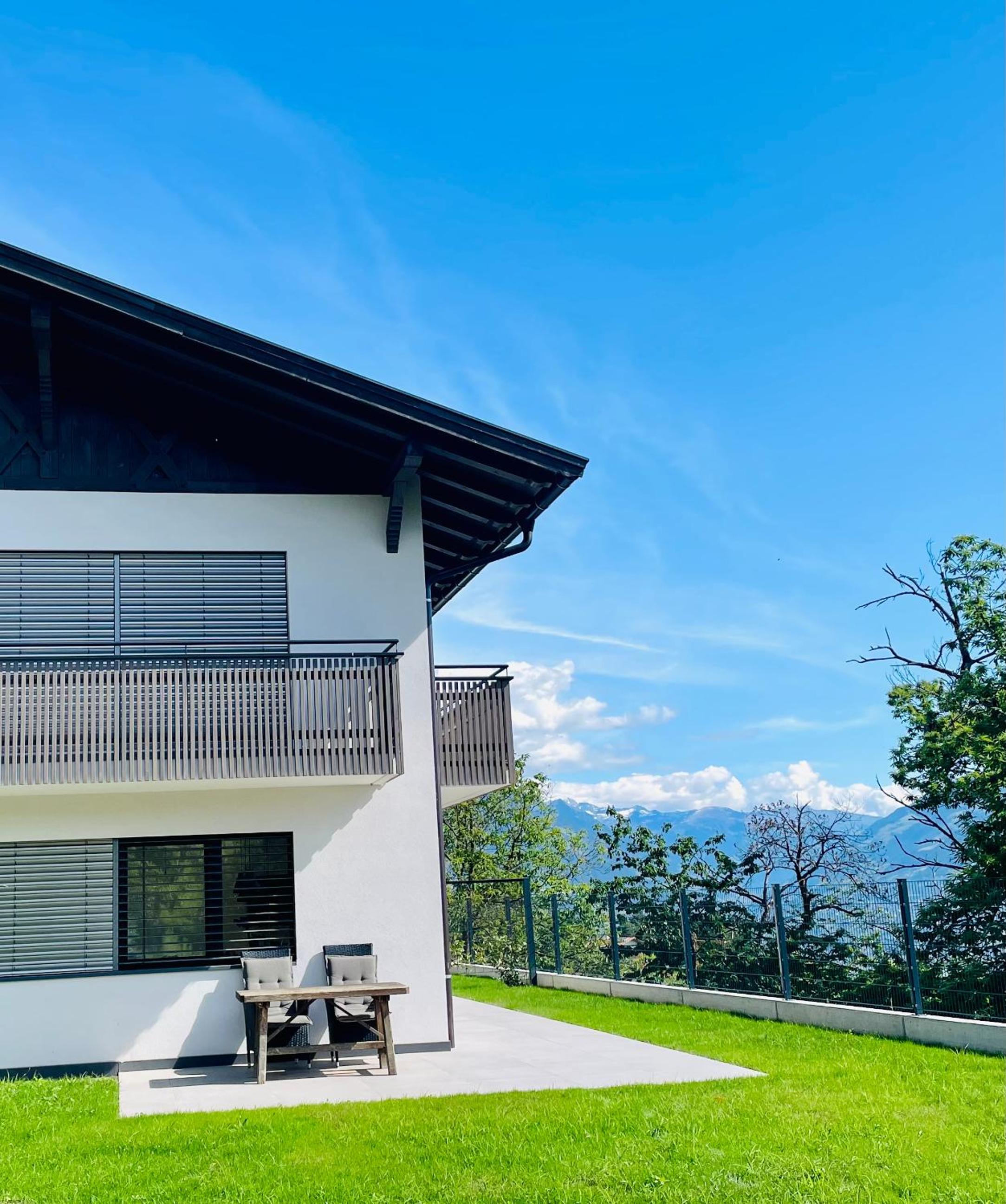 Two-Bedroom Apartment with Balcony photo 2