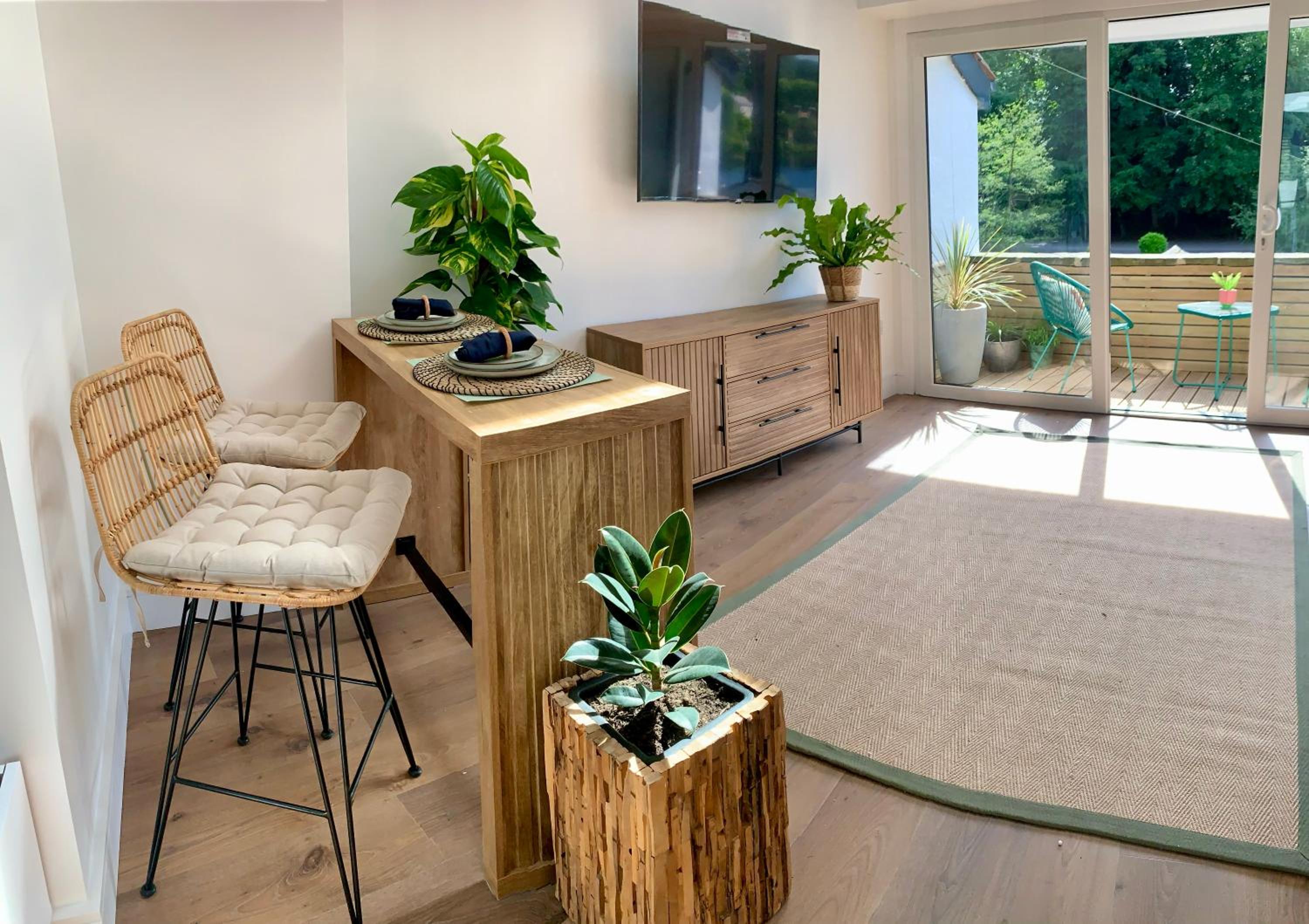 One-Bedroom Apartment photo 1