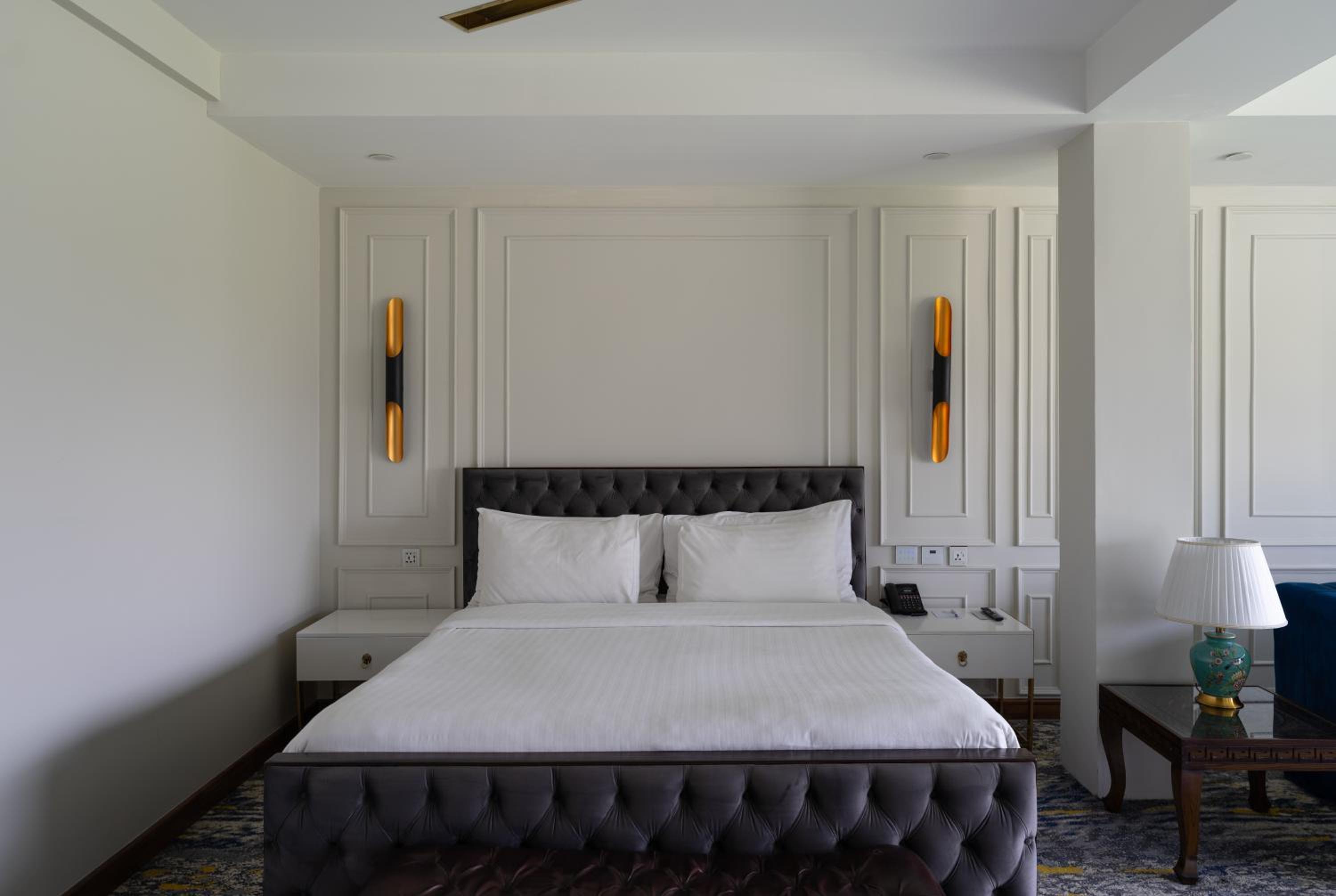 Business Suite with Lounge Access photo 1