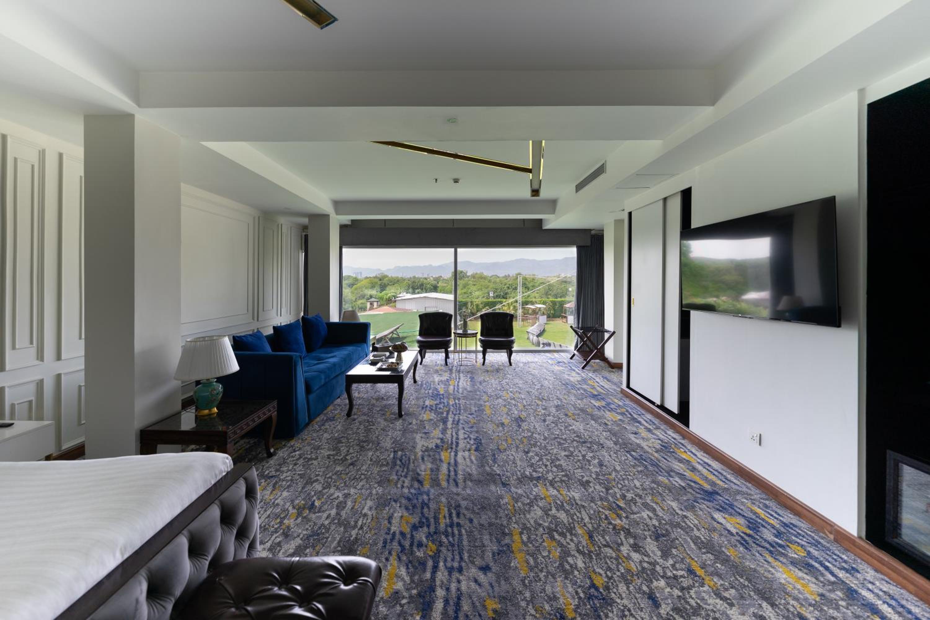 Business Suite with Lounge Access photo 2
