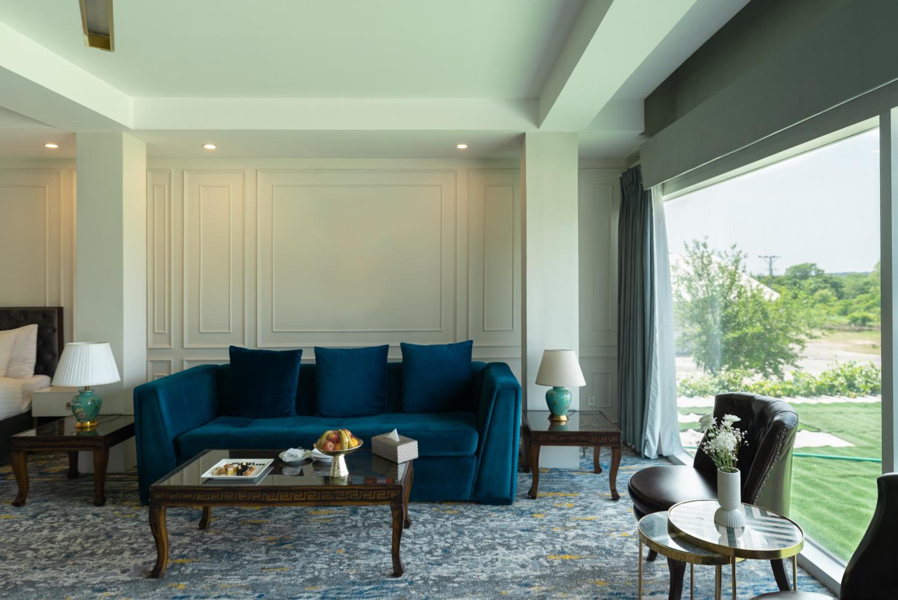 Business Suite with Lounge Access photo 3