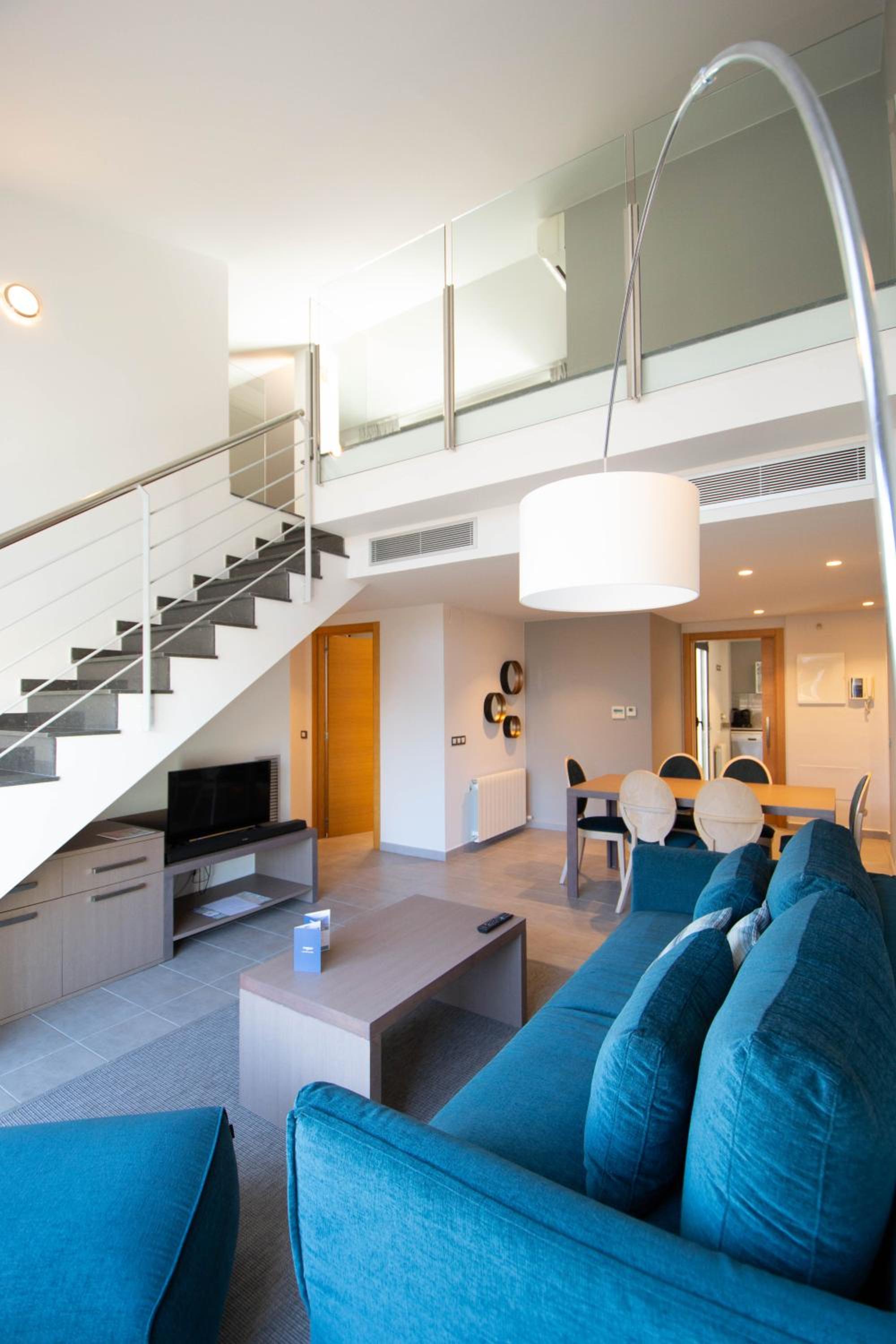 Apartamento de tres habitaciones - Piso alto