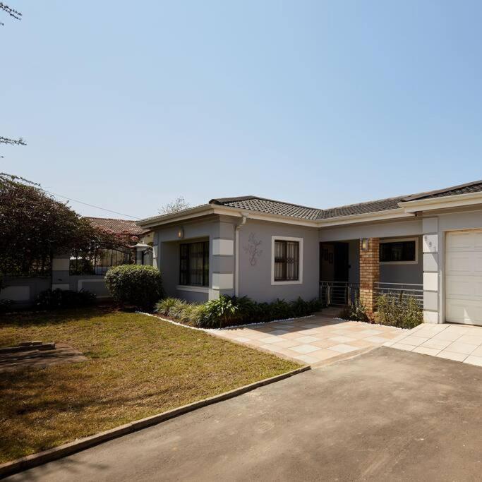 Three-Bedroom House photo 2