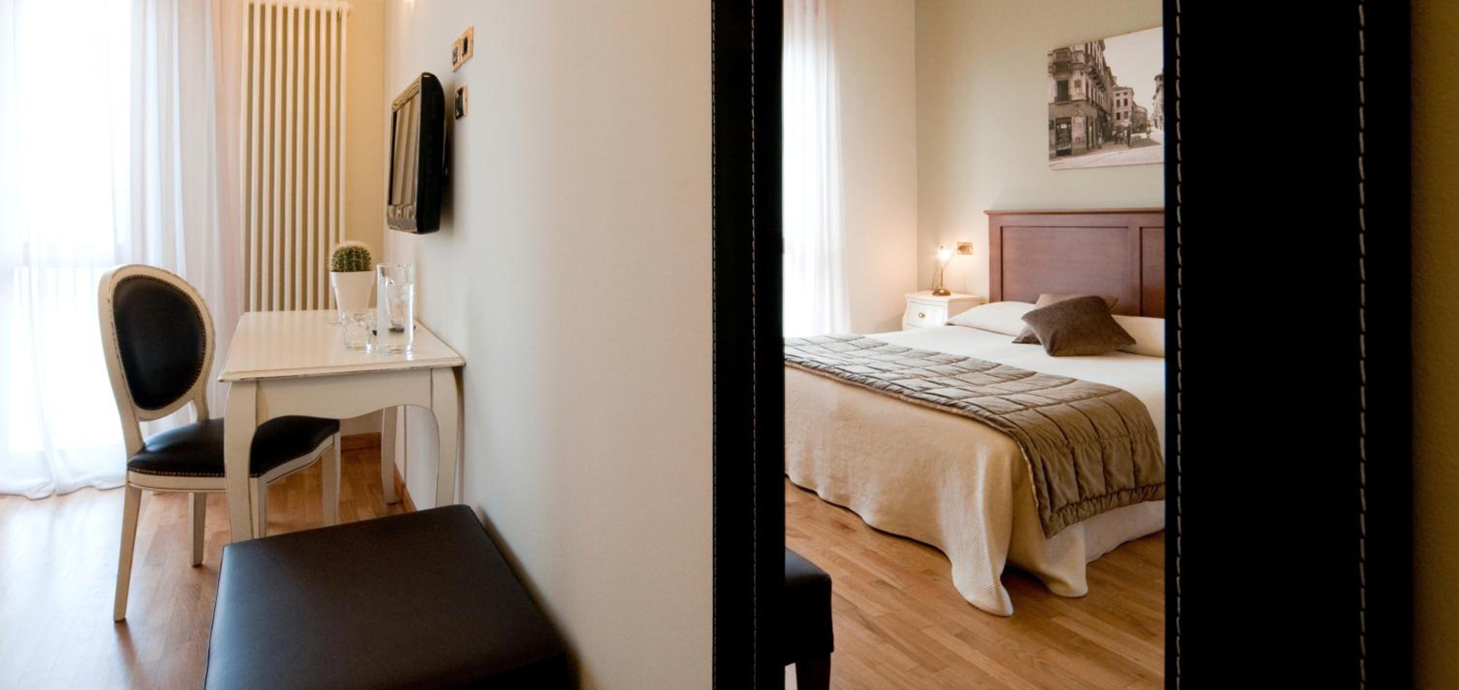 Double or Twin Room - Photo 3