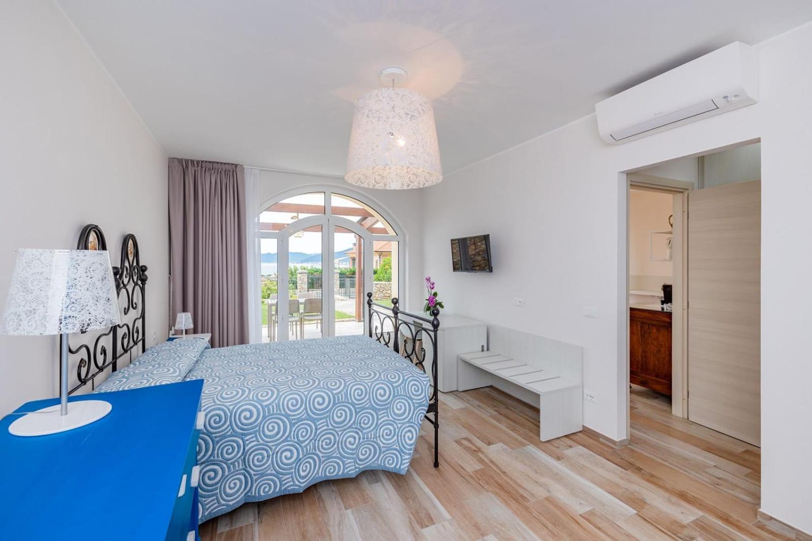Double or Twin Room with Private Bathroom photo 3