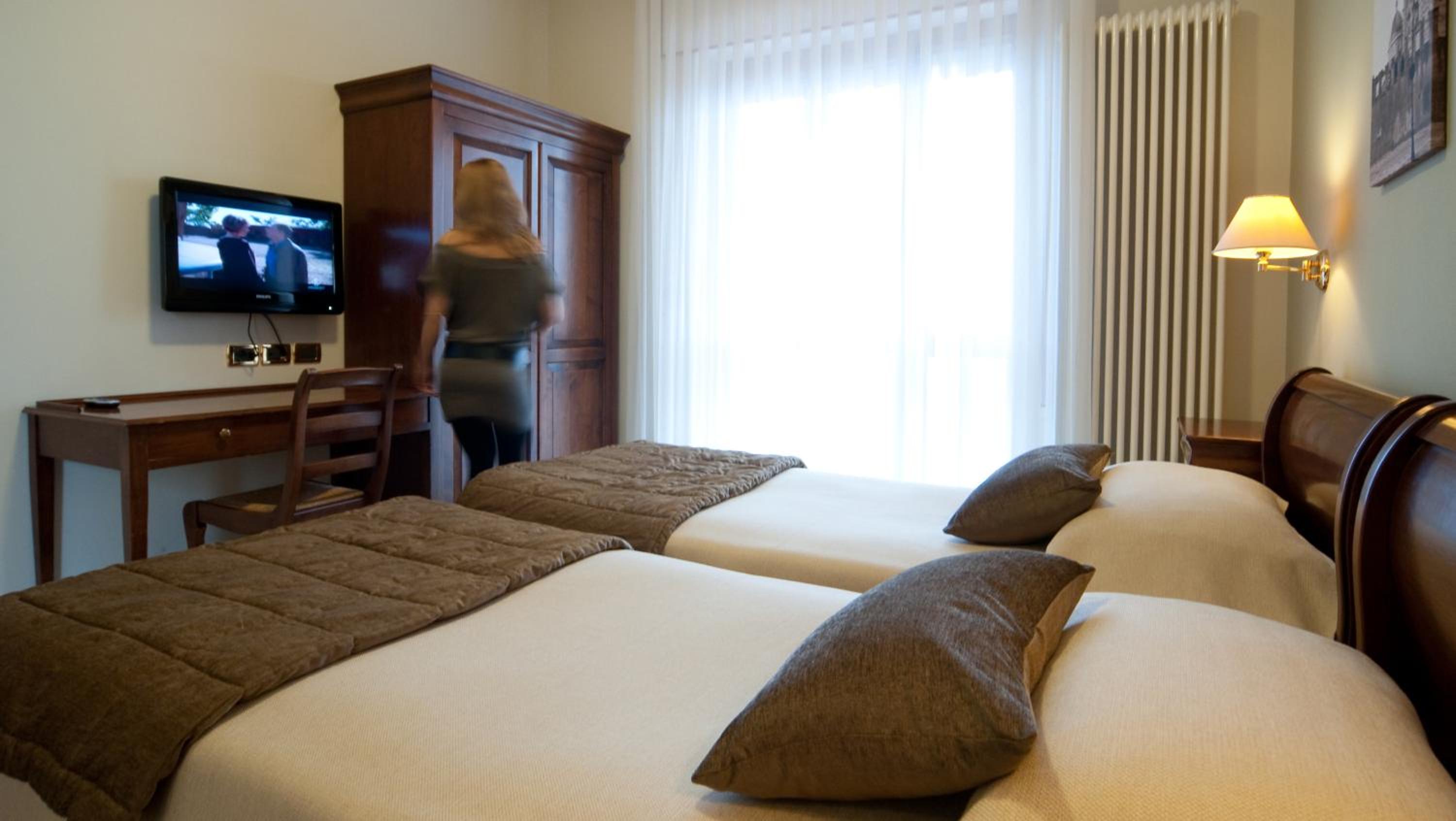 Double or Twin Room - Photo 6