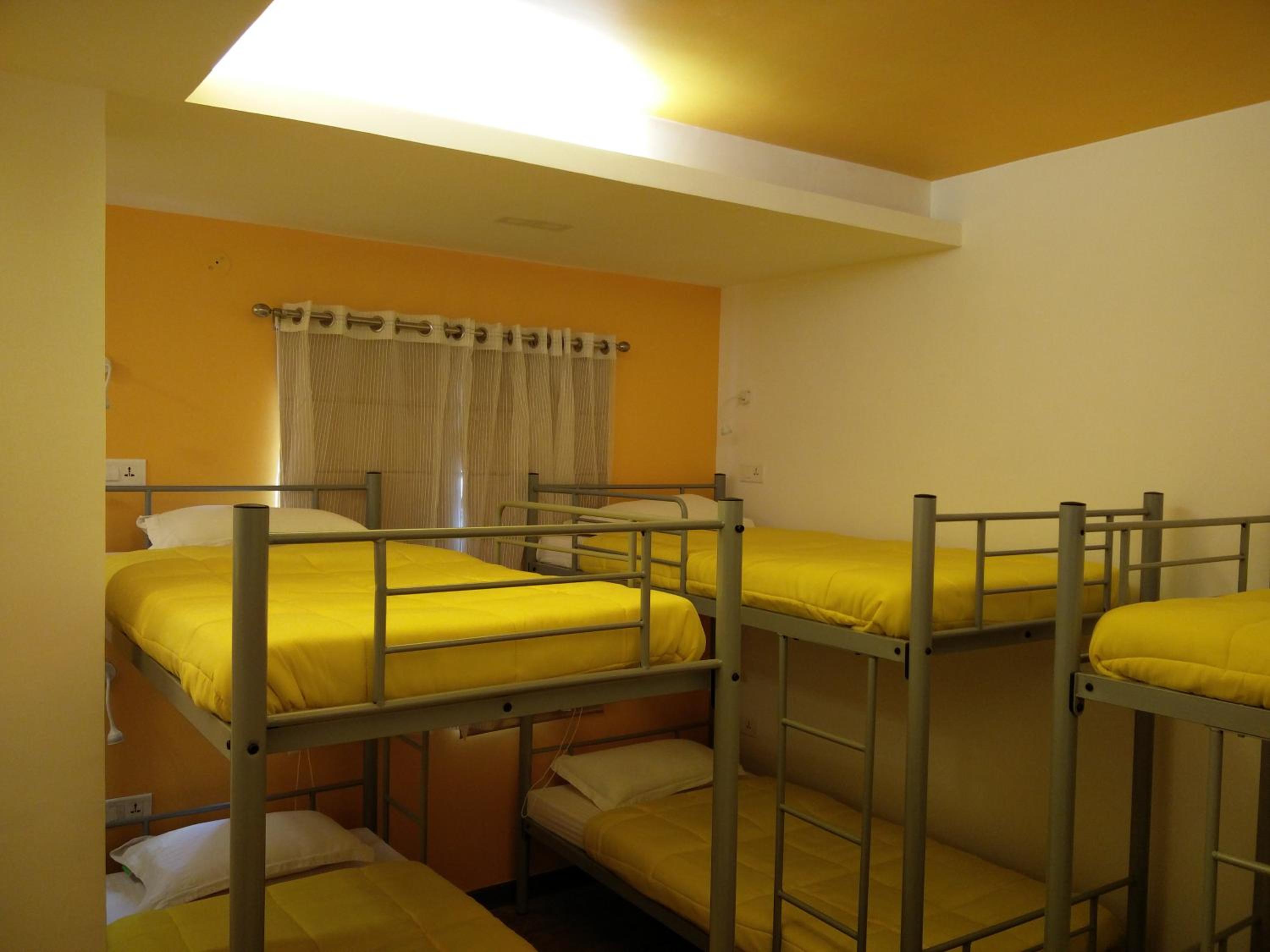 Bed in 10-Bed Mixed Dormitory Room photo 3