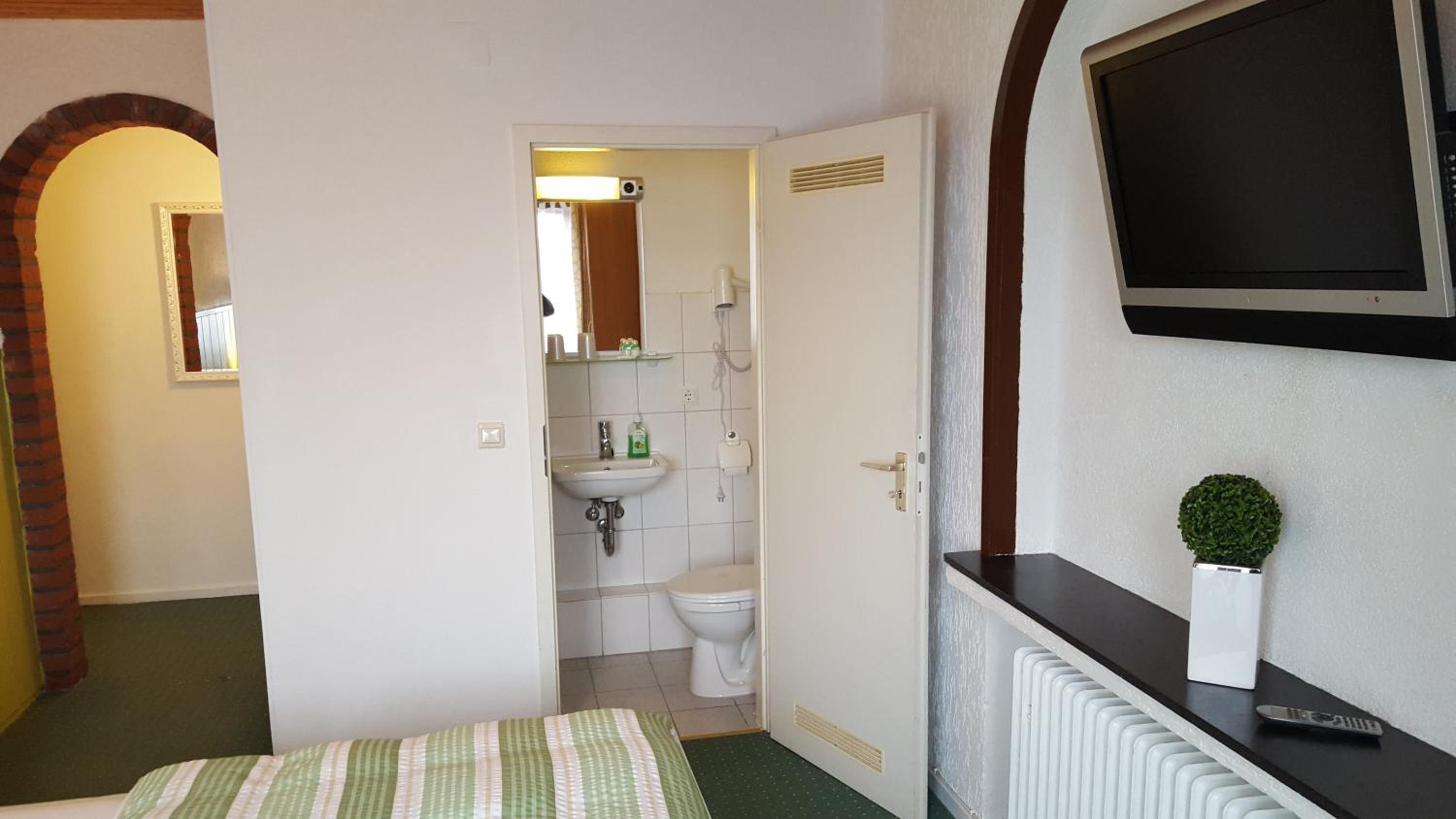 Standard Double Room photo 3