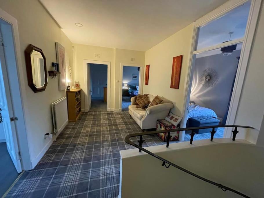 Three-Bedroom House photo 3