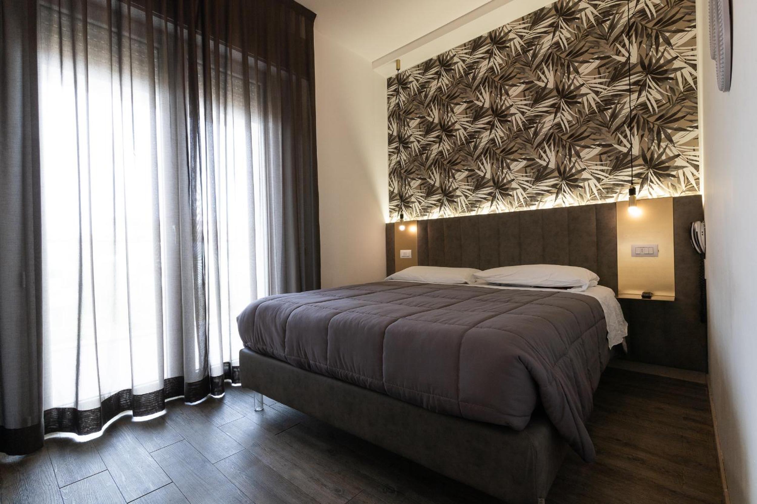 Double Room - Photo 12