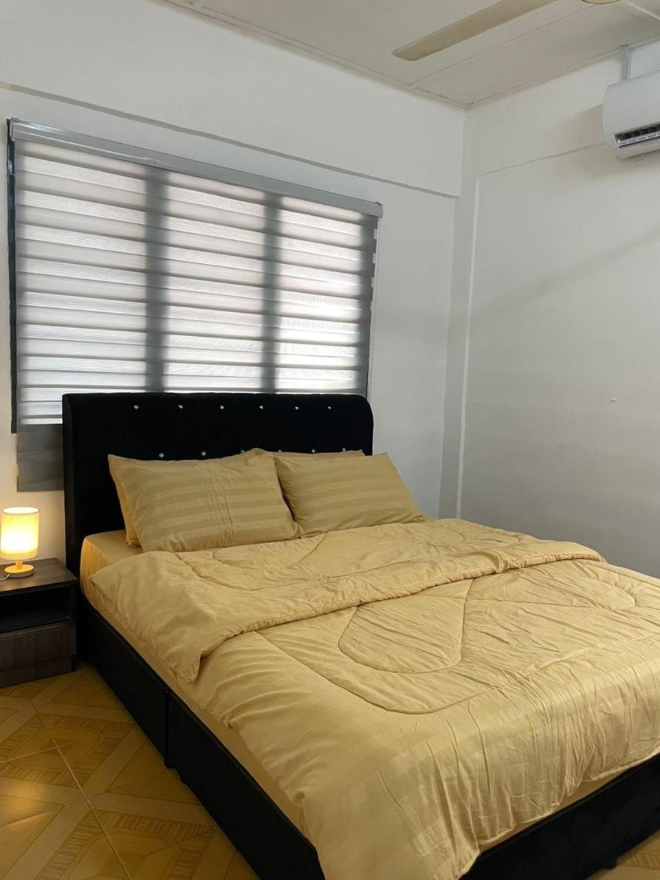 Three-Bedroom House photo 3