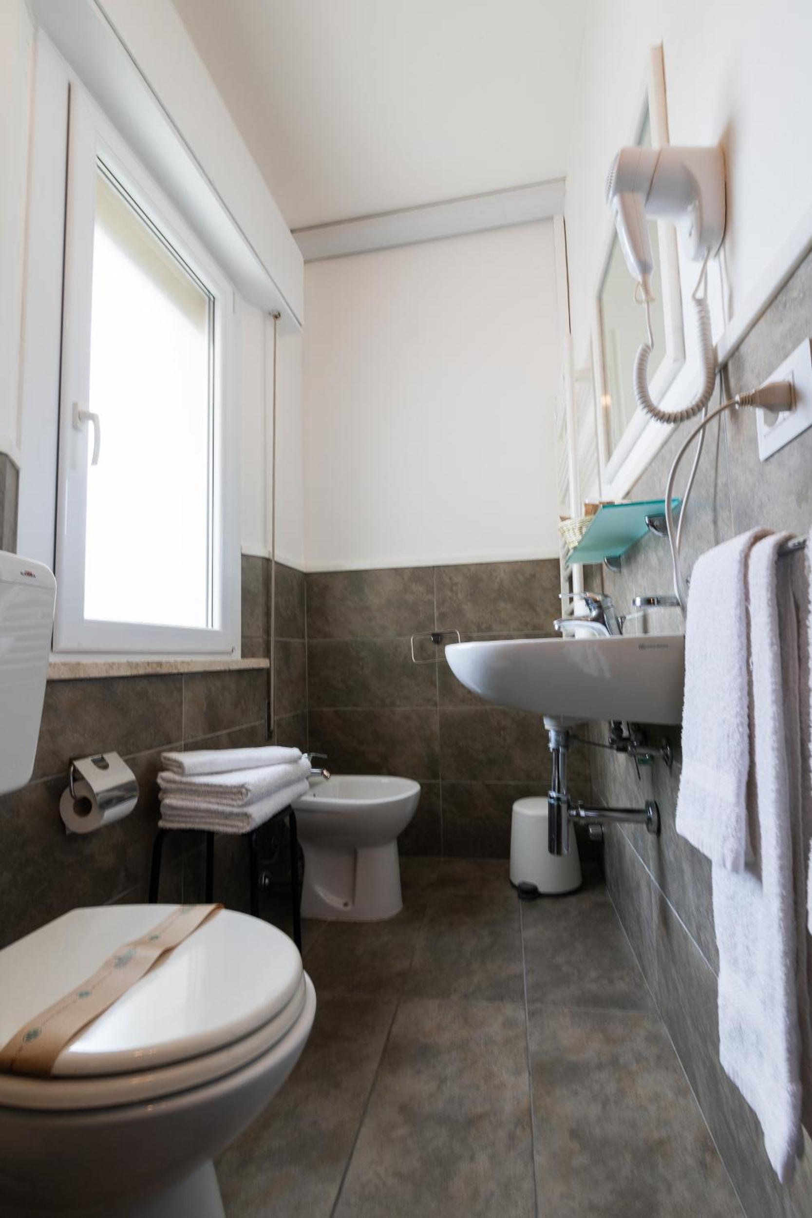 Double Room - Photo 20