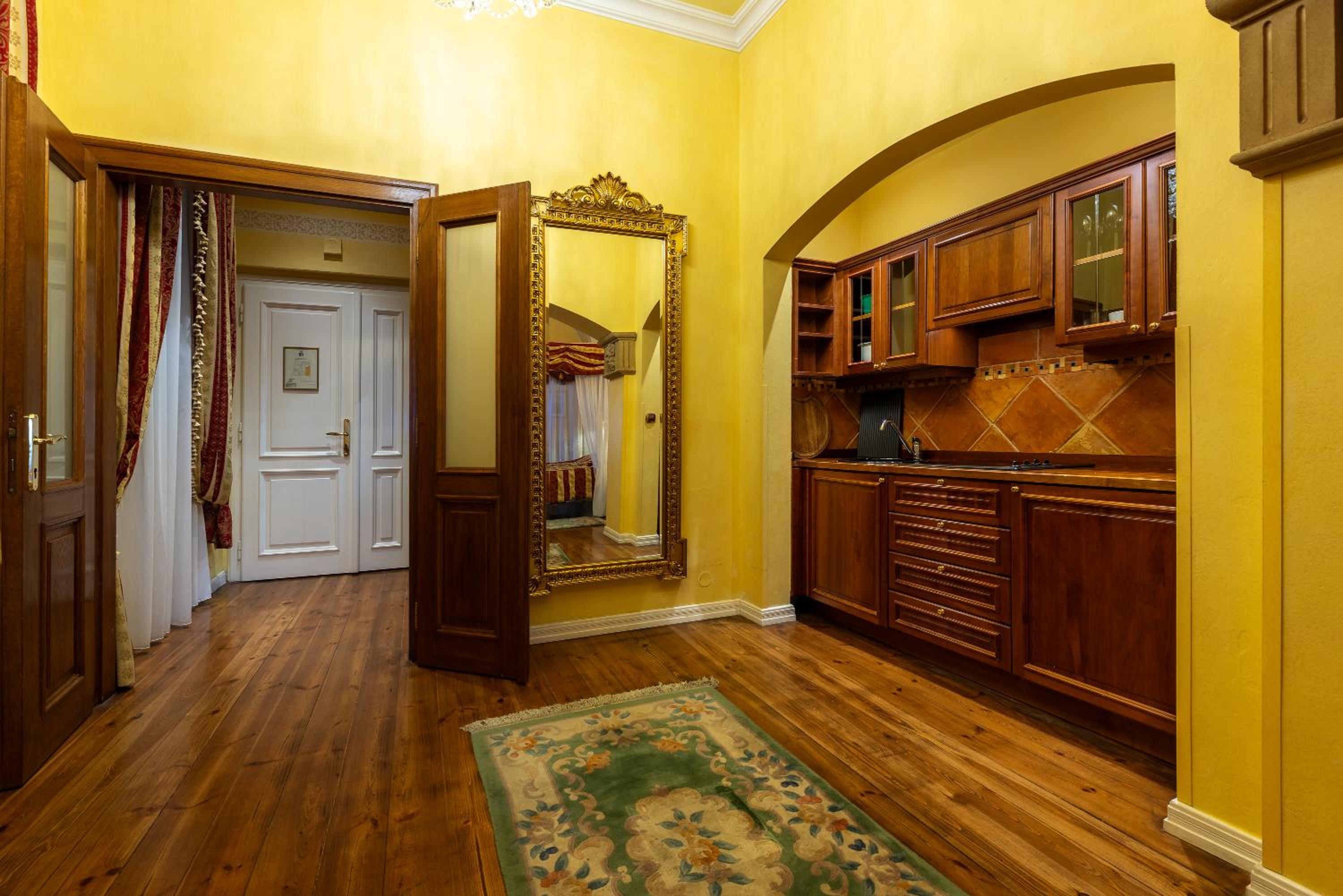 Deluxe Studio