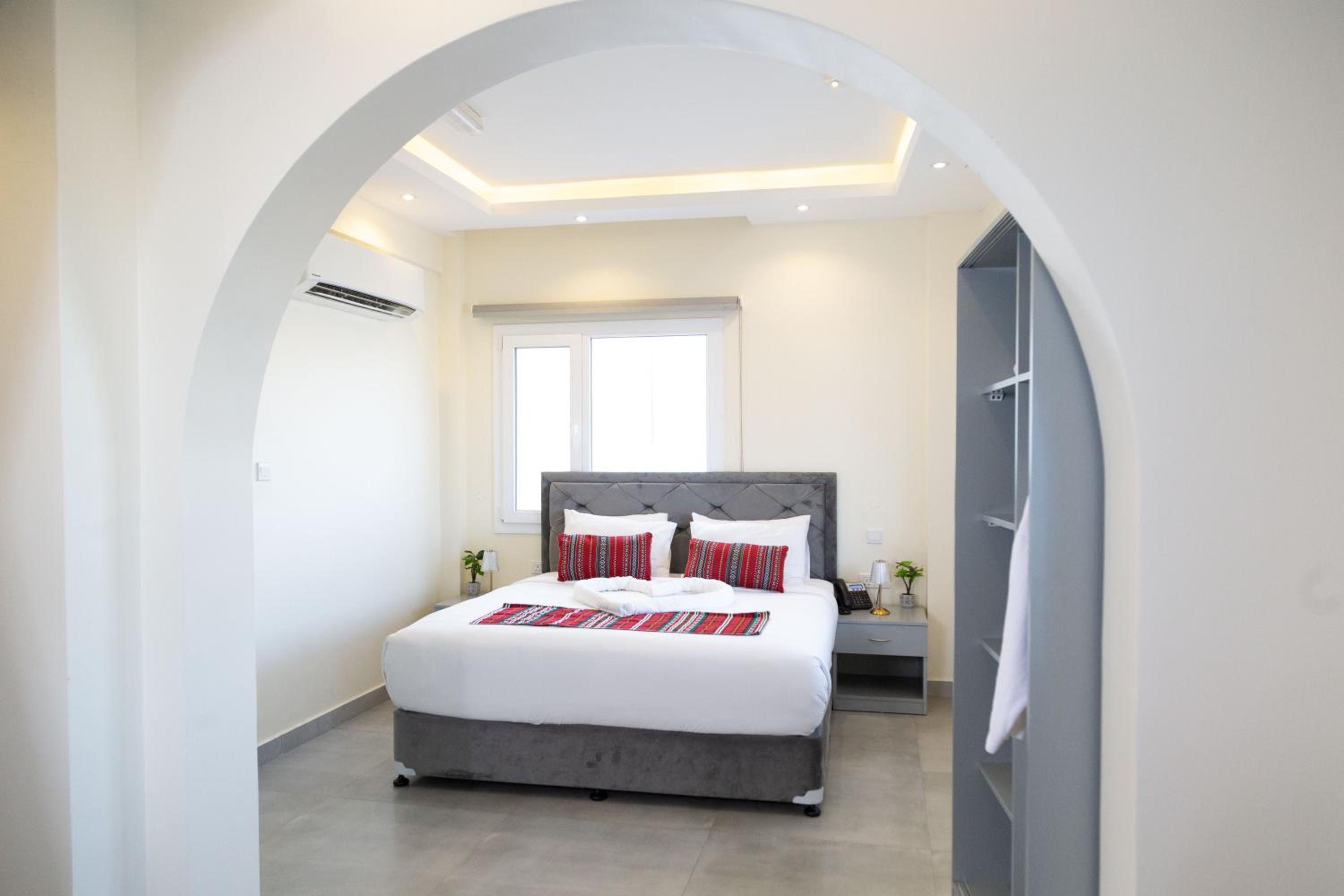 Deluxe Suite with Sea View photo 1
