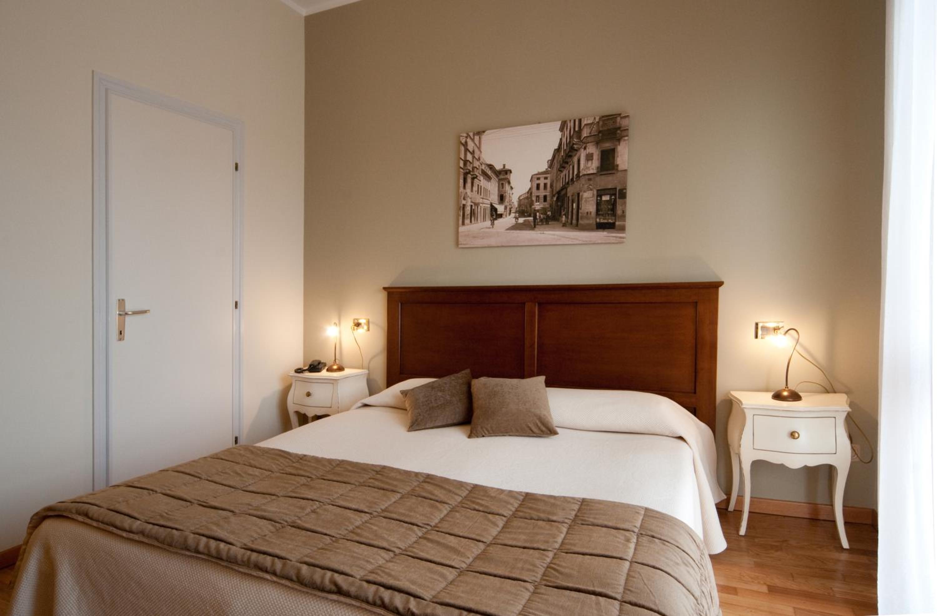Double or Twin Room - Photo 5