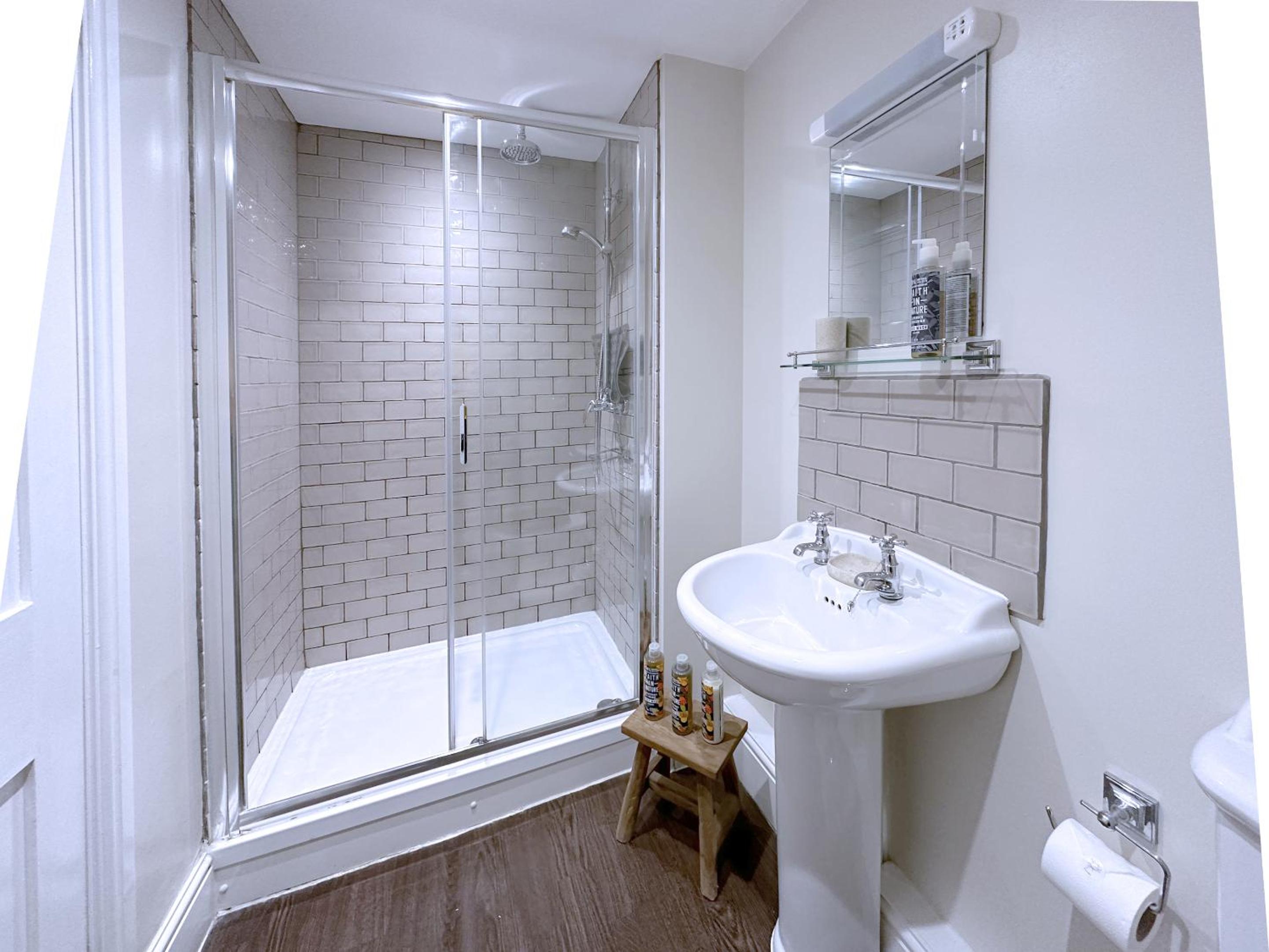 Double Room with Private Bathroom - Photo 3