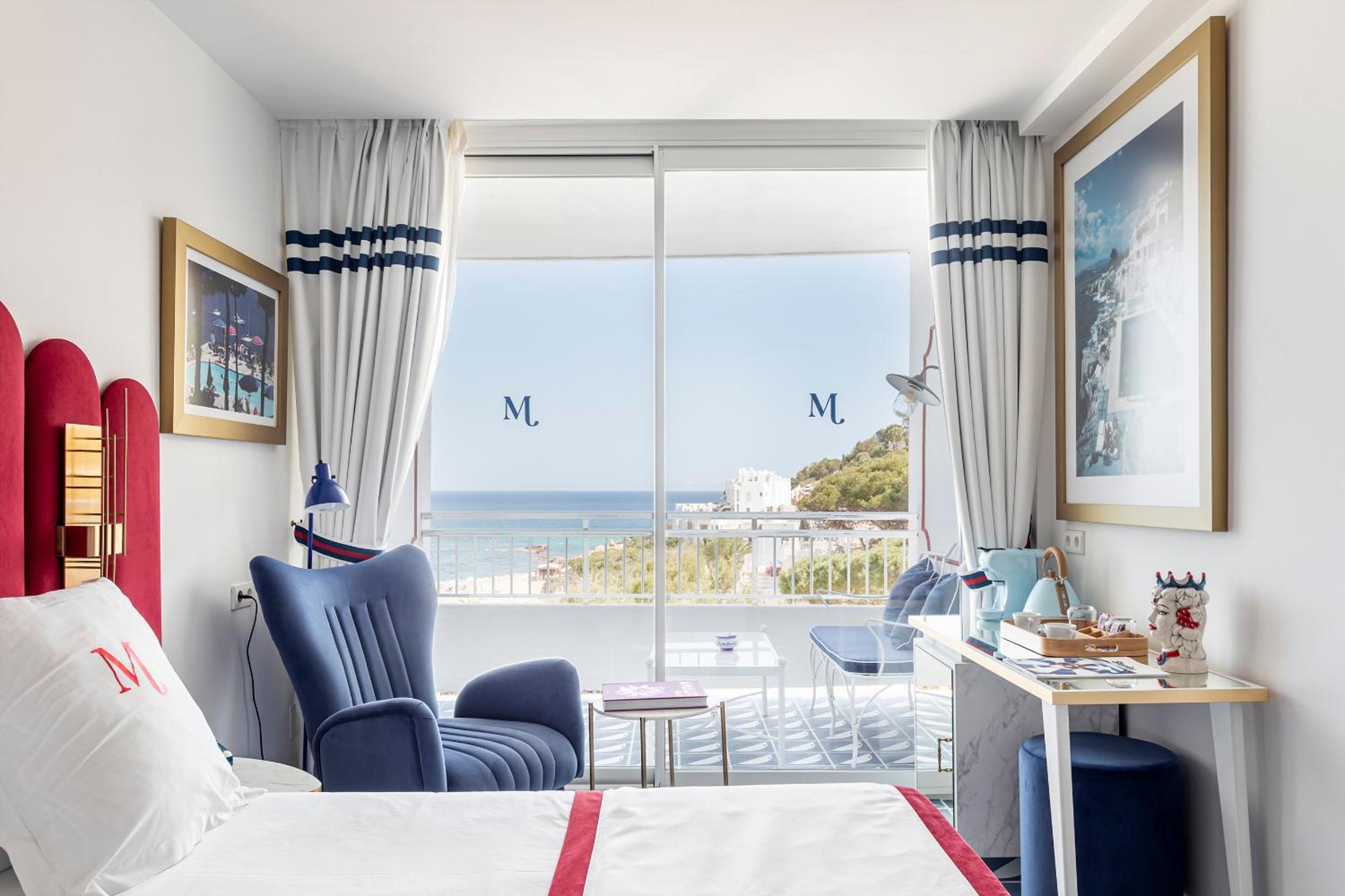 Deluxe Sea View with Balcony - Photo 2