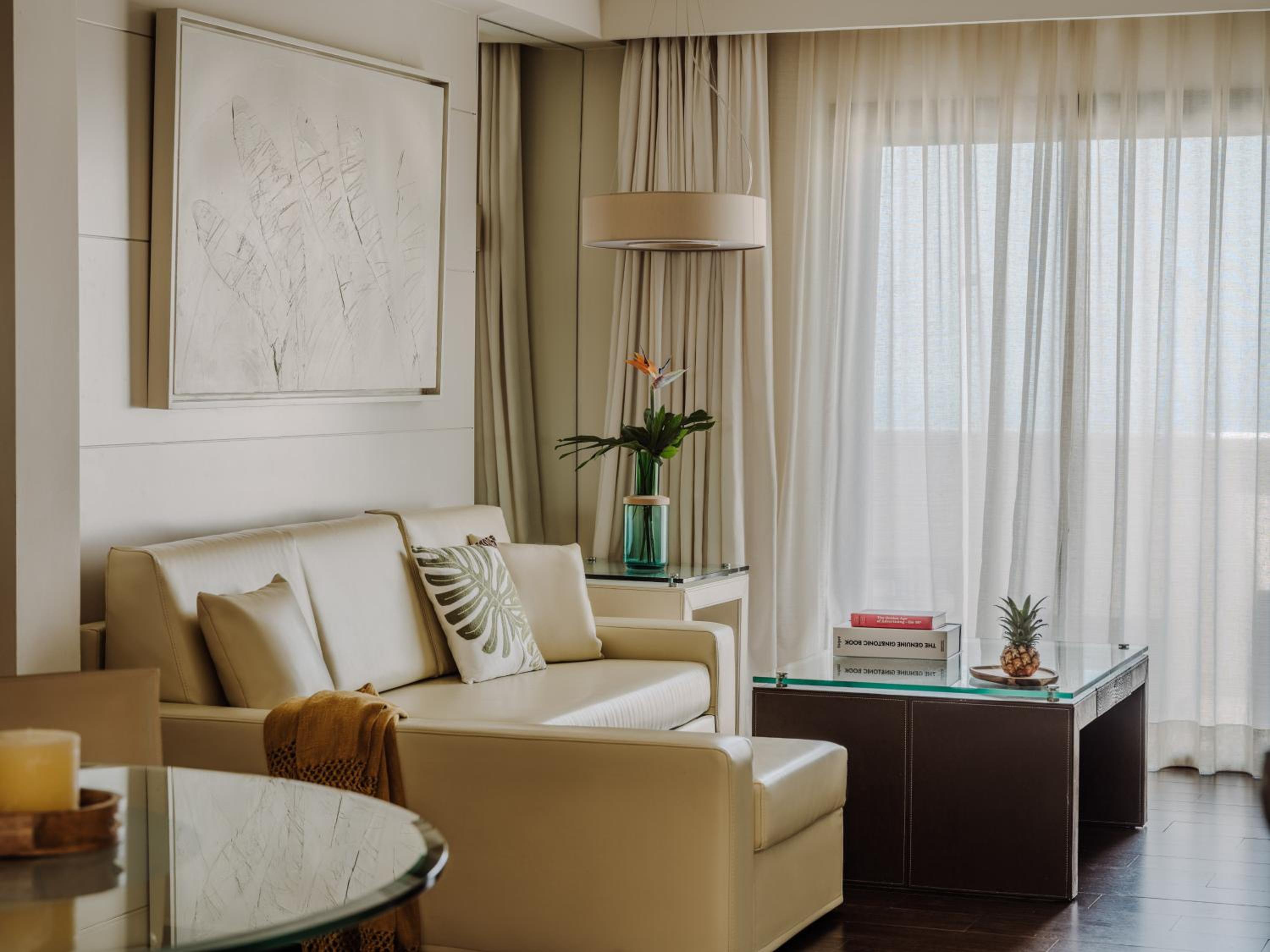Two-Bedroom Master Suite thumbnail 5