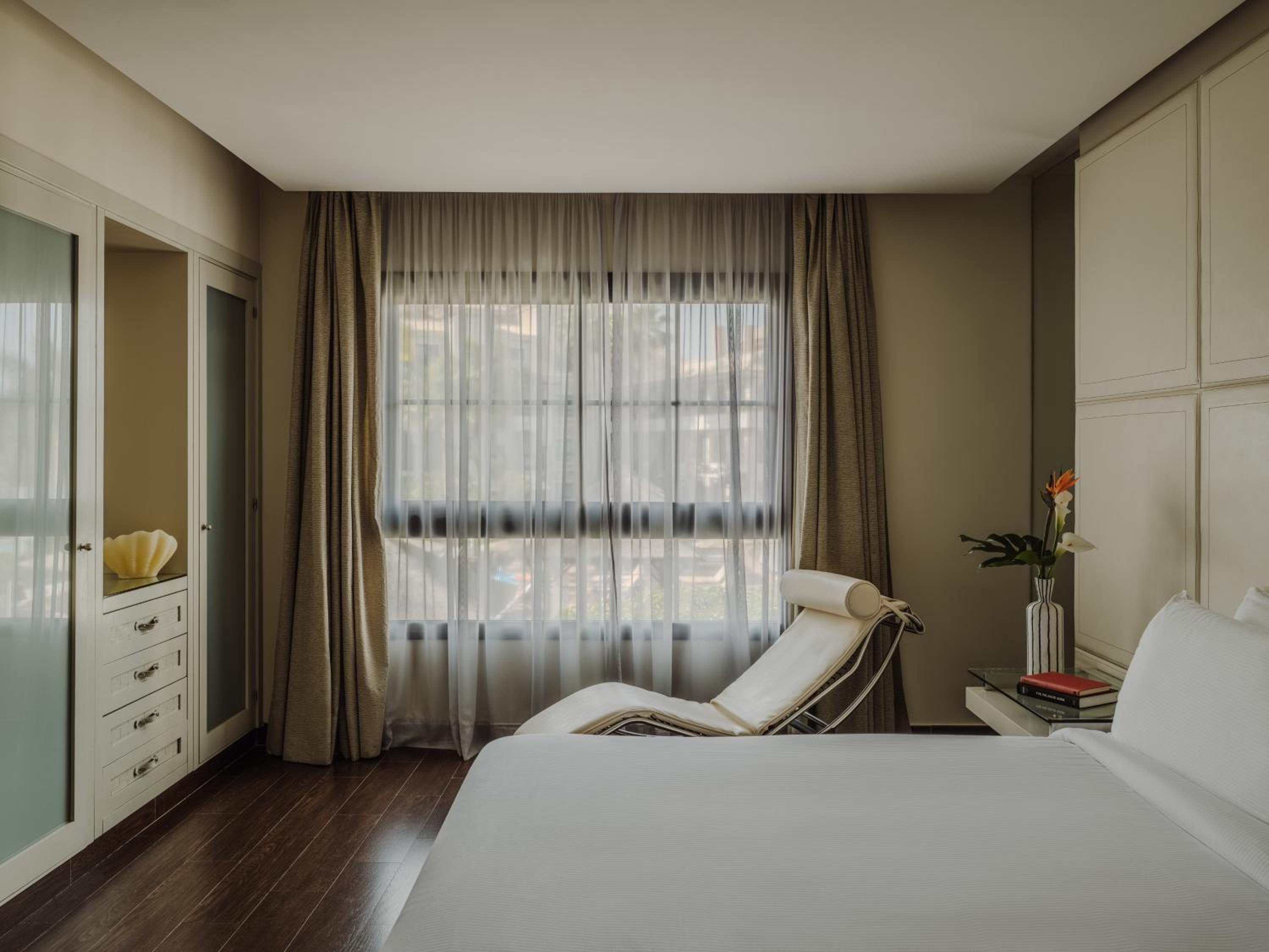 Suite (2 Adults +1 Child)