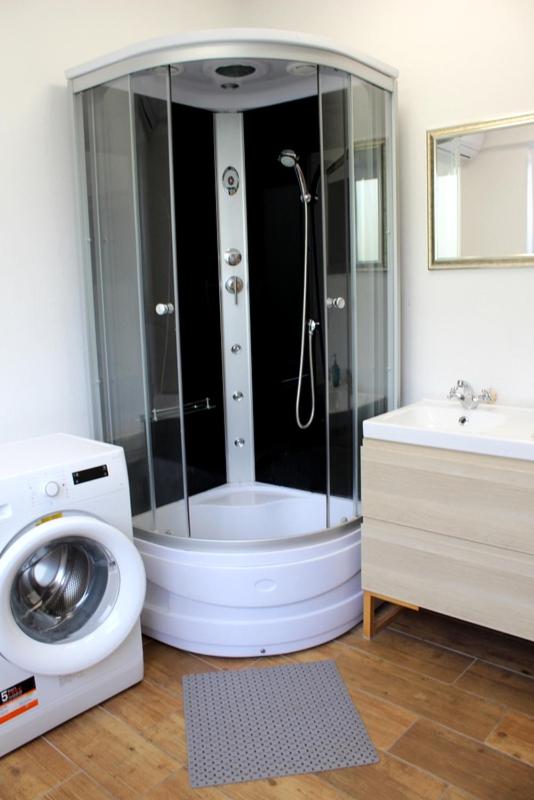 Large Double Room - Photo 15