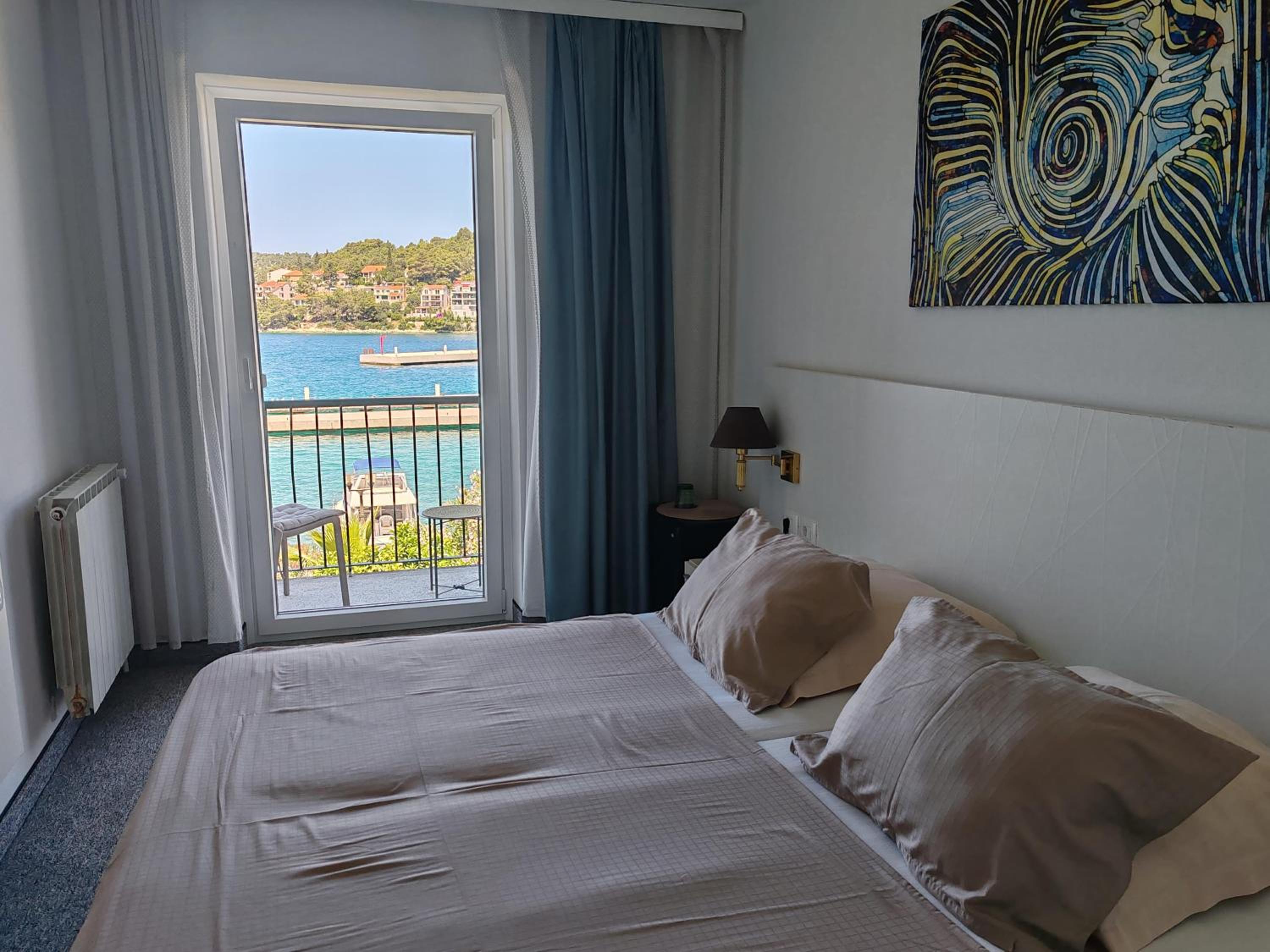Double Room - Photo 9