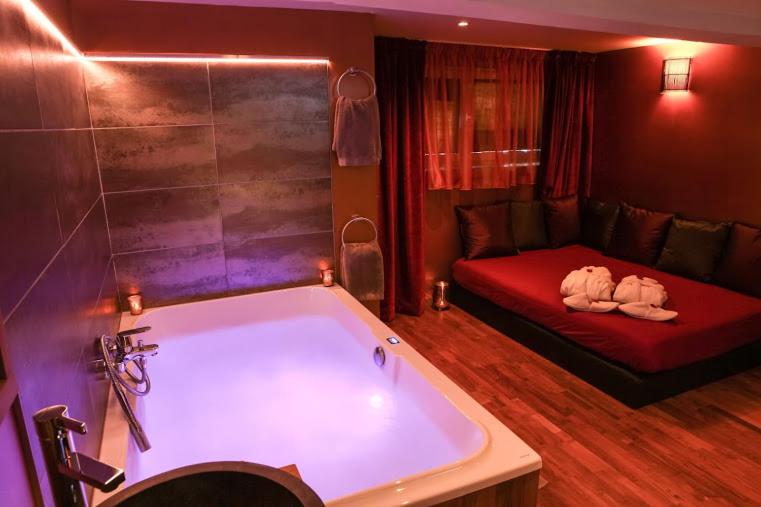 Deluxe Queen Room - Photo 5