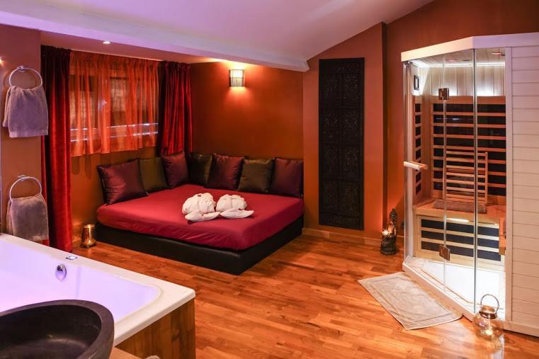 Deluxe Queen Room - Photo 6